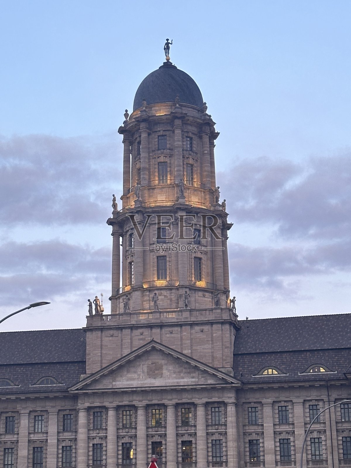 黄昏时分的柏林宏伟历史建筑照片摄影图片