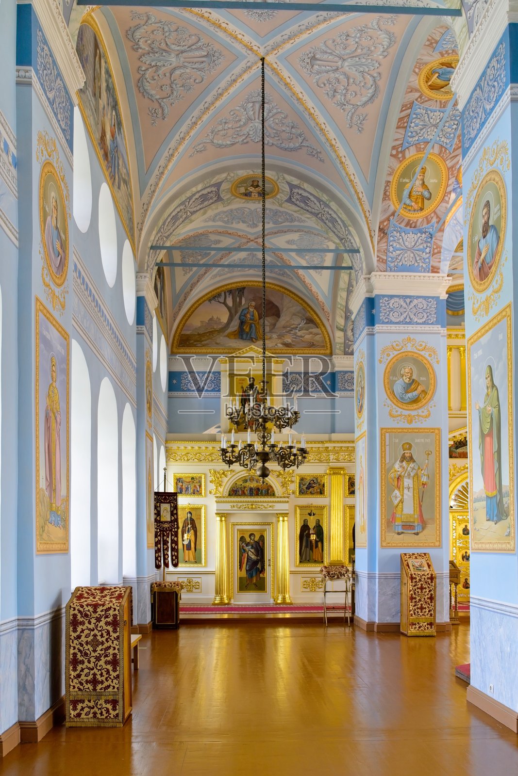 大型寺庙的内部景观。照片摄影图片