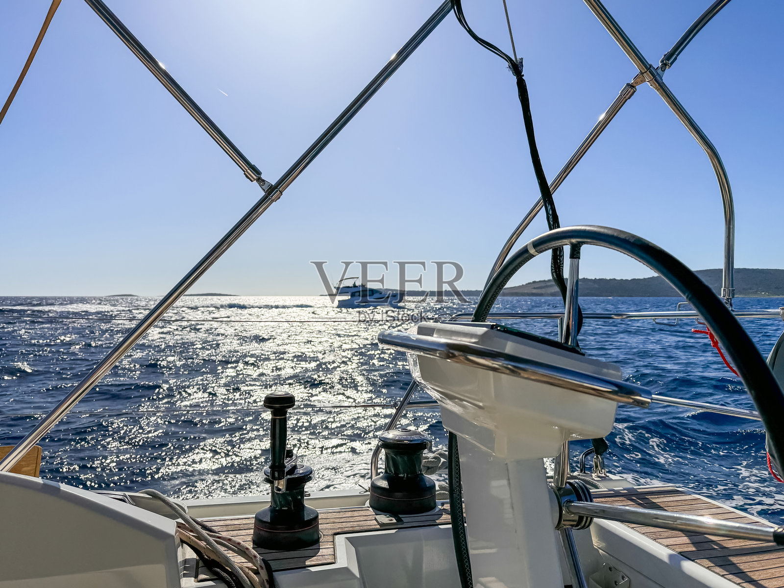 游艇和帆船的驾驶舱照片摄影图片