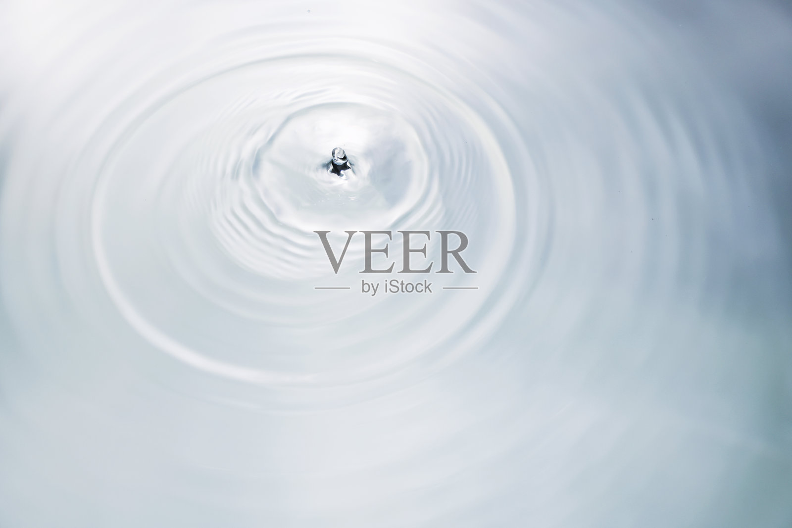 美丽的水。照片摄影图片