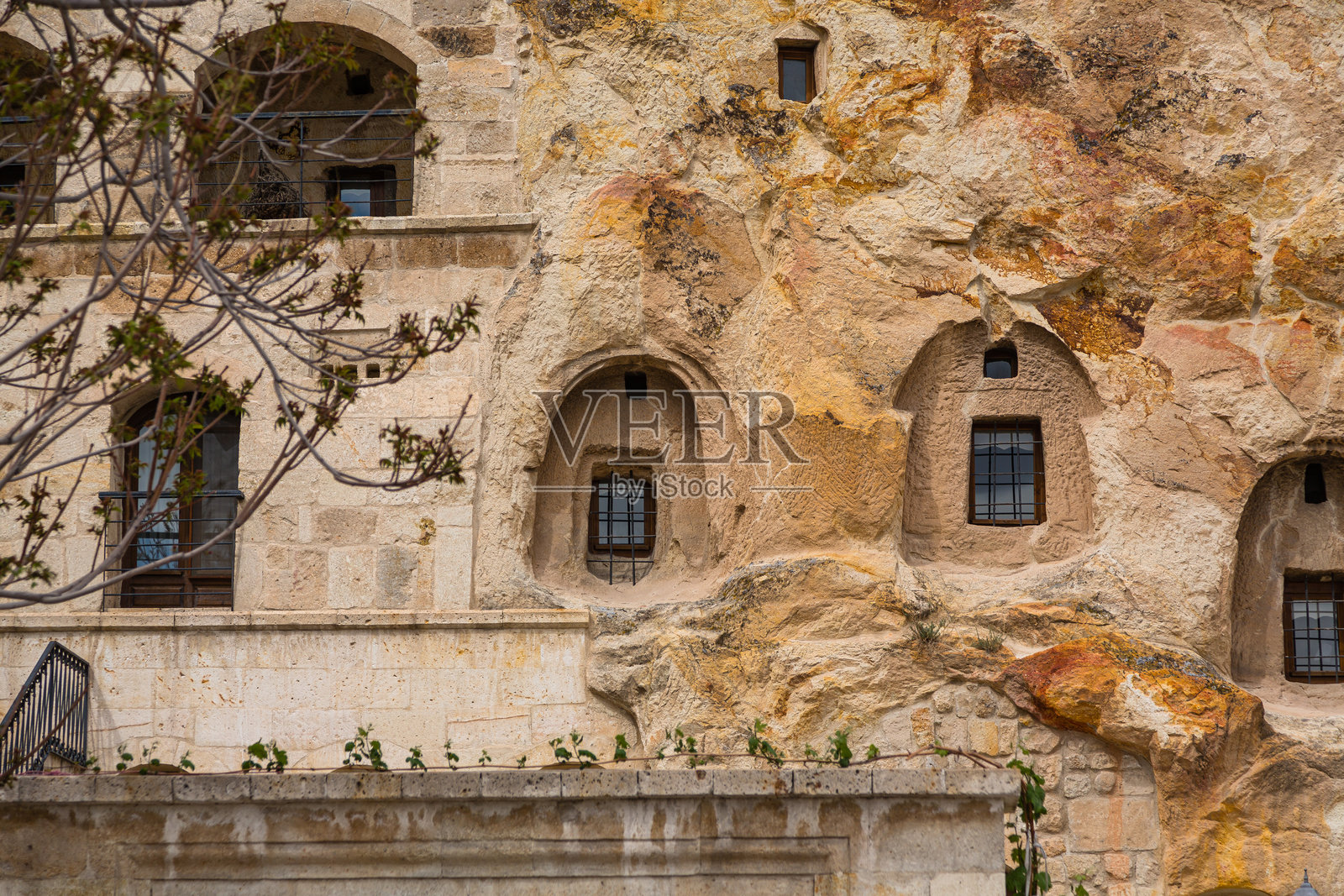 土耳其卡帕多奇亚的旅游基地乌尔居普的洞穴住宅照片摄影图片