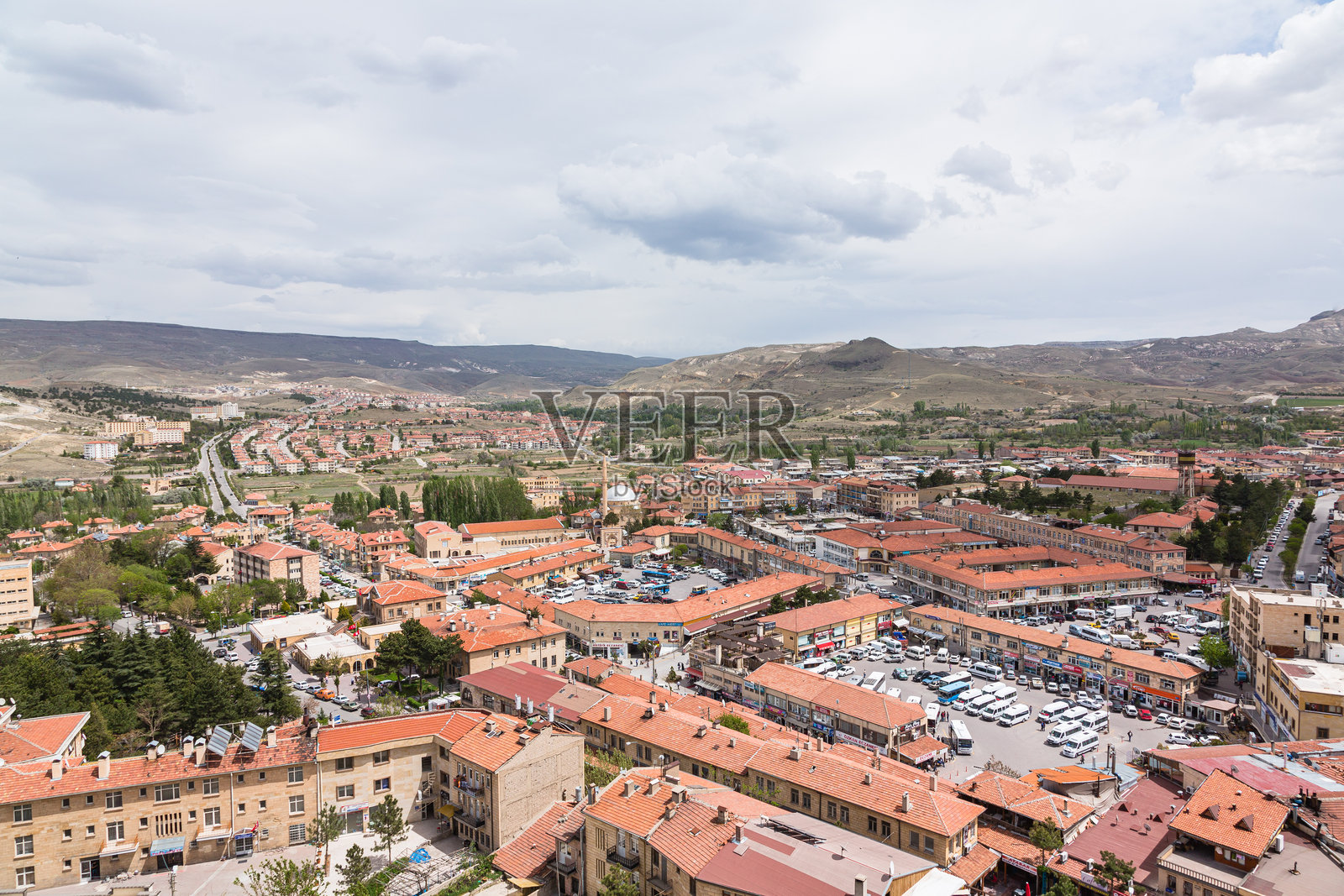 土耳其卡帕多奇亚的旅游基地乌尔居普的城市风景照片摄影图片