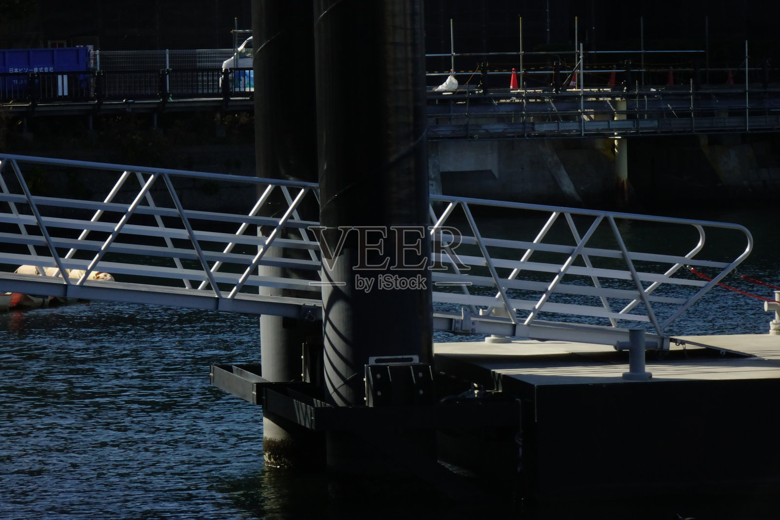 破旧的码头设施照片摄影图片