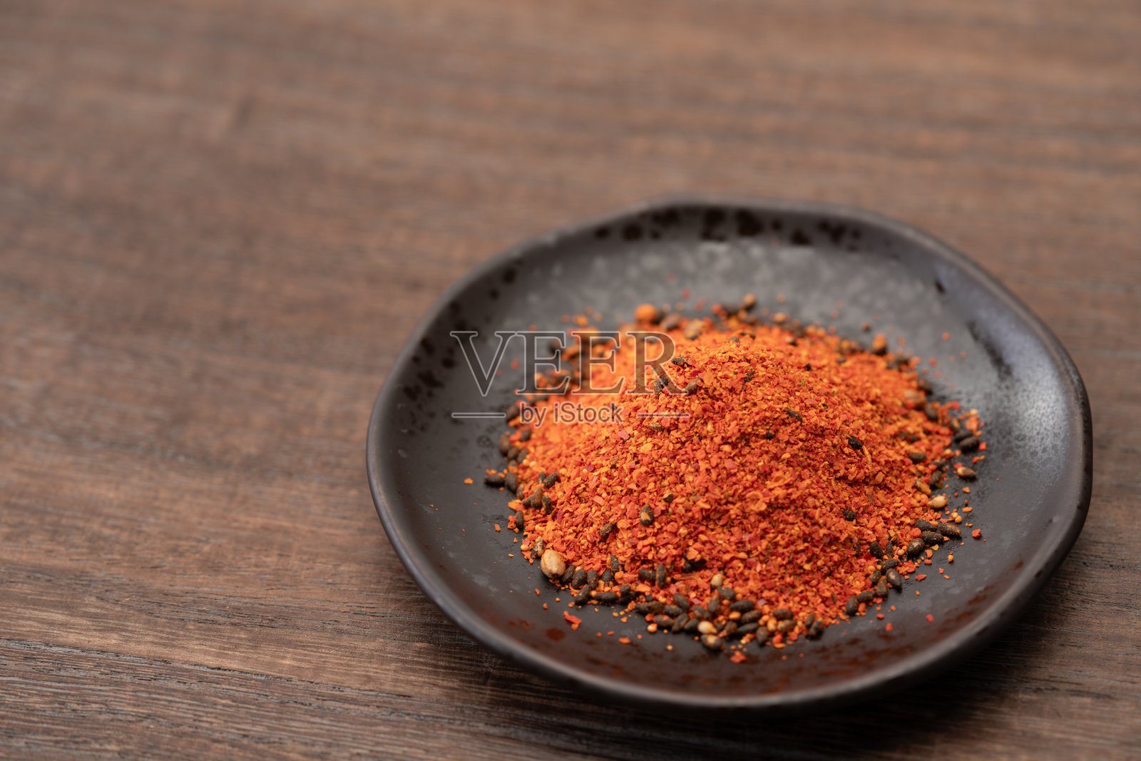 一盘七味唐辛子照片摄影图片