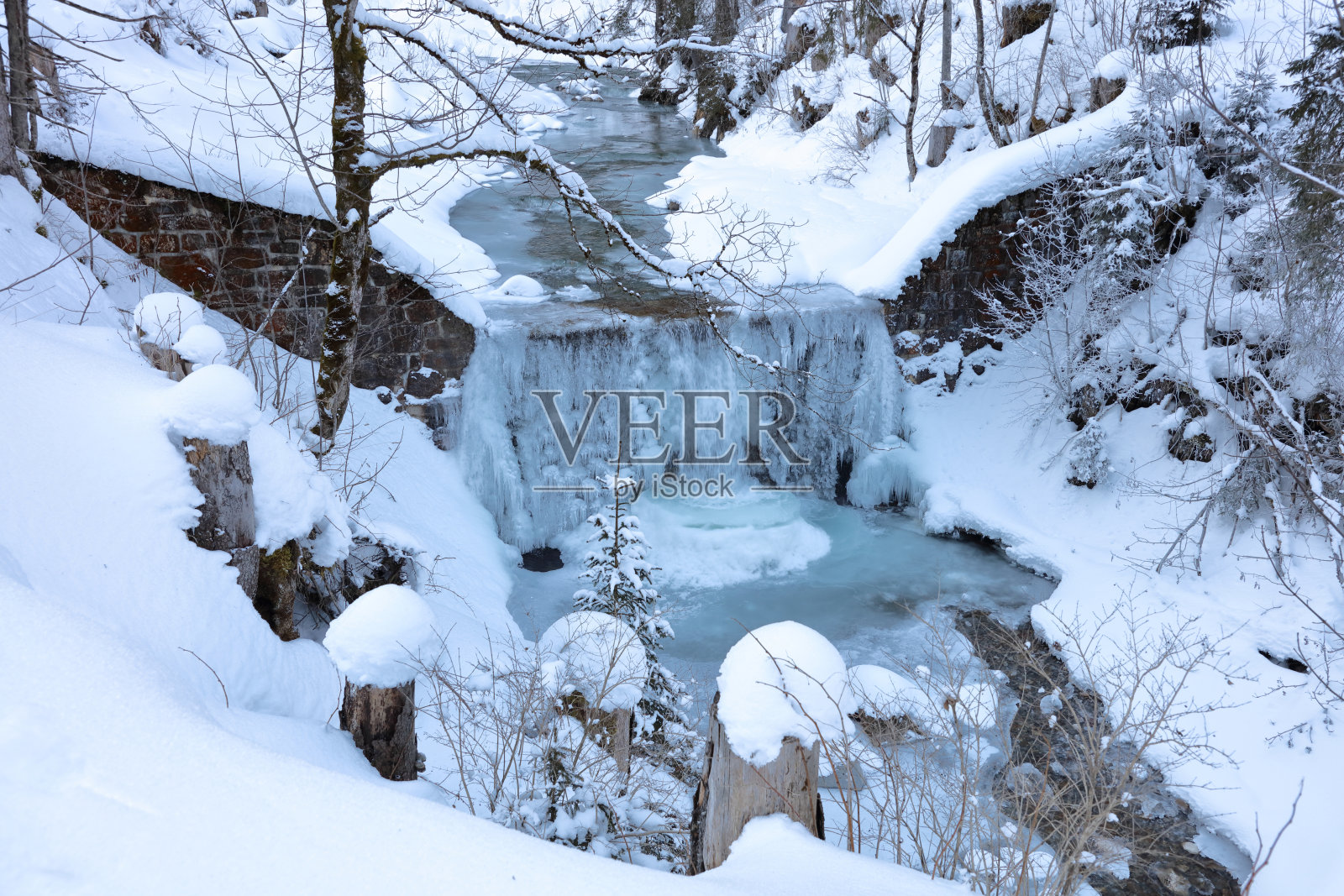 克莱因瓦尔斯特塔尔 - 巴尔根特巴赫 - 瀑布 - 冬季照片摄影图片