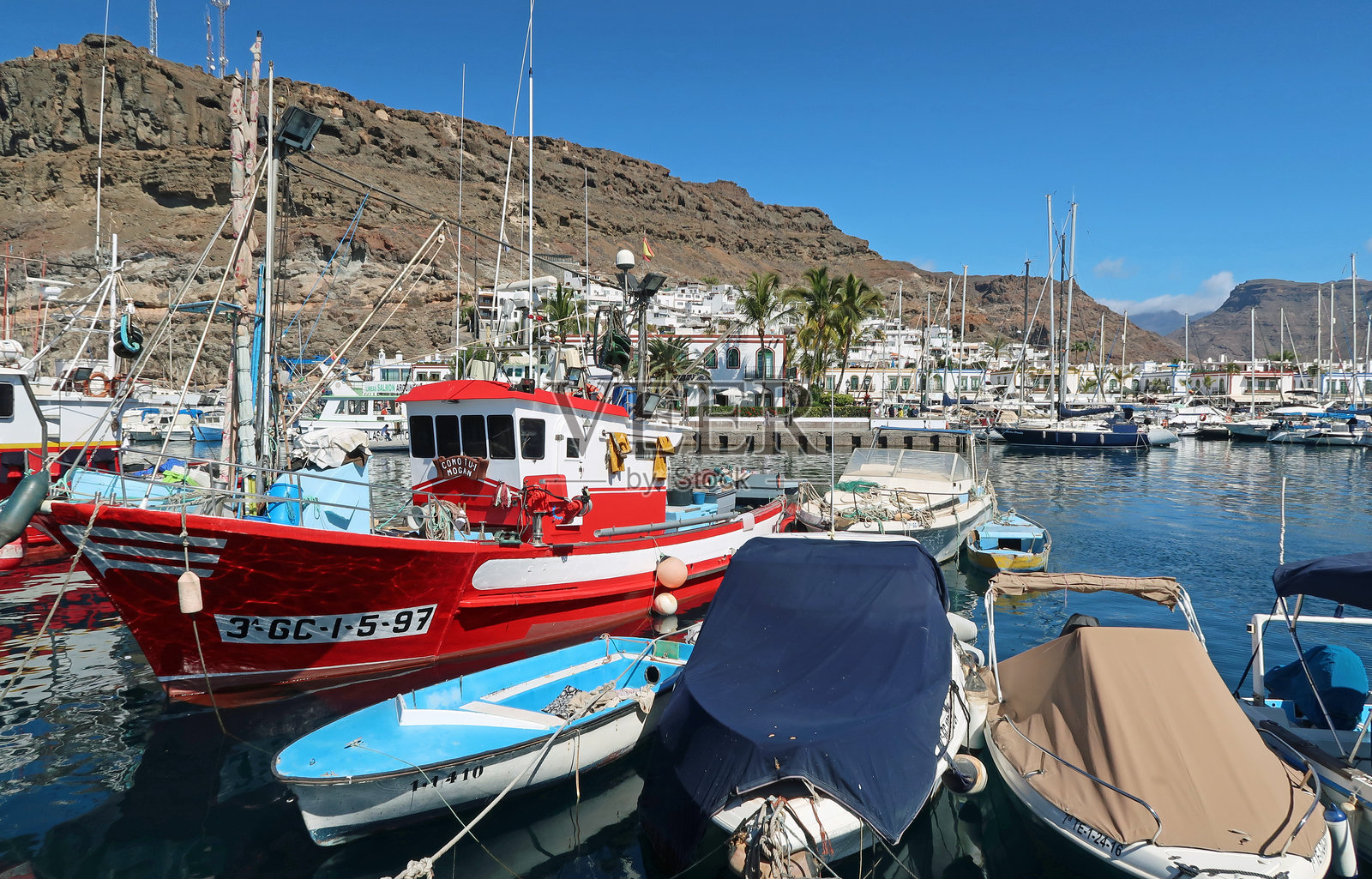港口和码头。风景如画的海滨度假胜地，摩干港，格兰卡纳里亚岛照片摄影图片