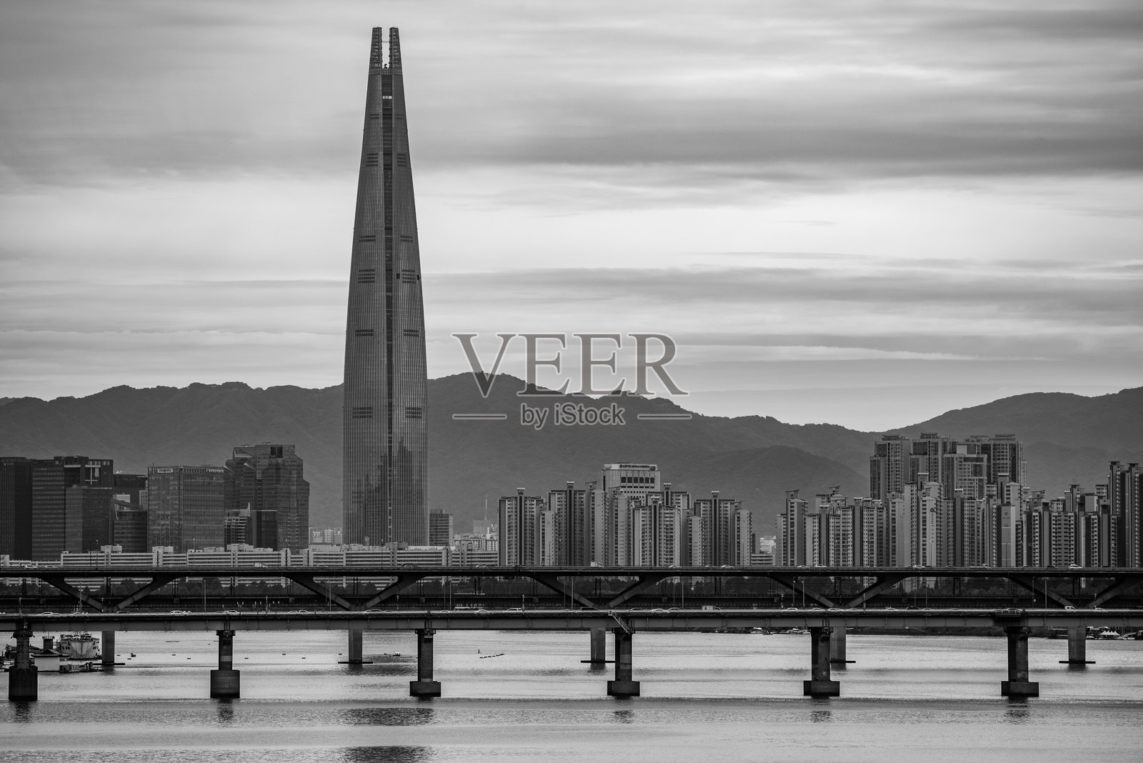 汉江和韩国首都首尔的城市风景照片摄影图片