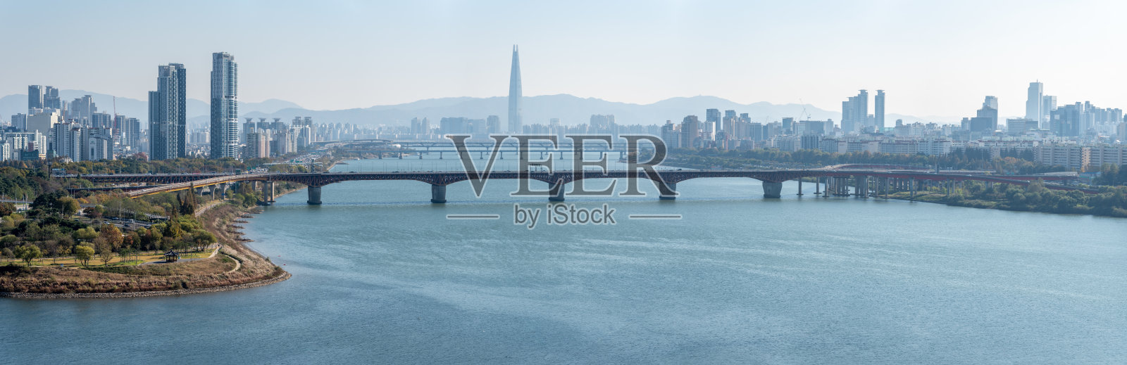 汉江和韩国首都首尔的城市风景照片摄影图片