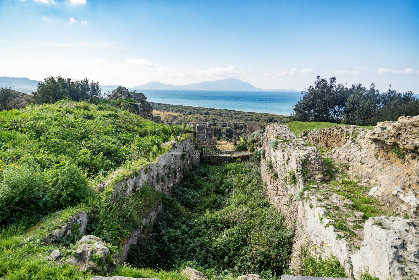 古代考古城市库马埃，意大利半岛上第一个古希腊殖民地，位于那不勒斯附近。照片摄影图片