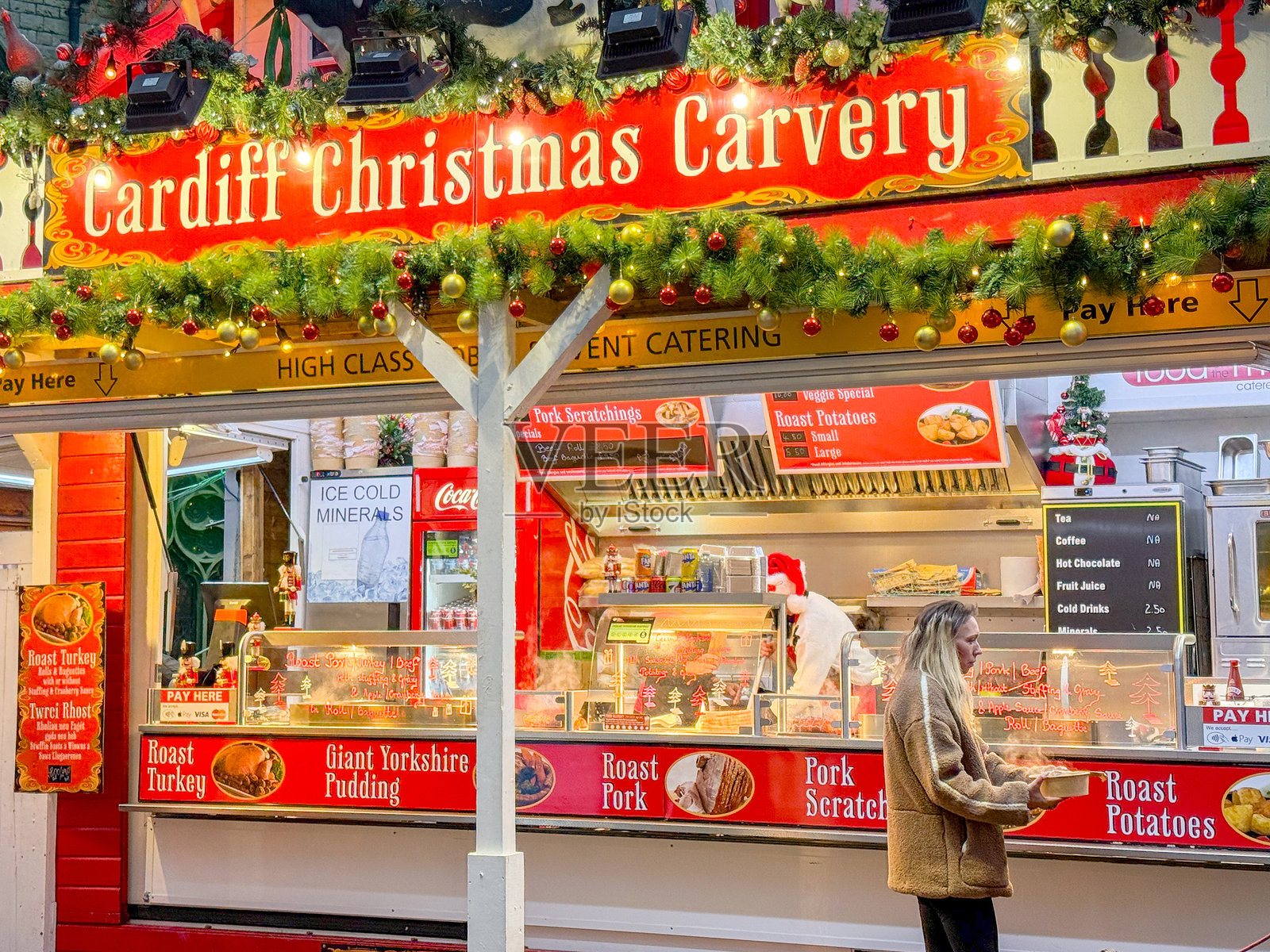 卡迪夫节日圣诞市场的食品摊位照片摄影图片