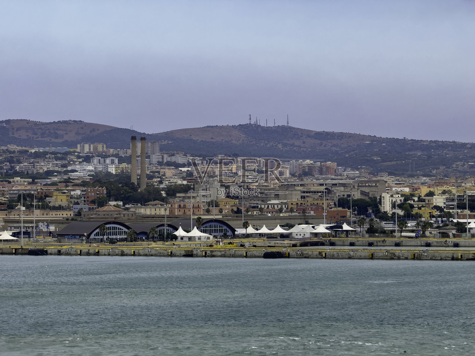 意大利拉齐奥大区罗马奇维塔韦基亚港的海上高速公路码头照片摄影图片