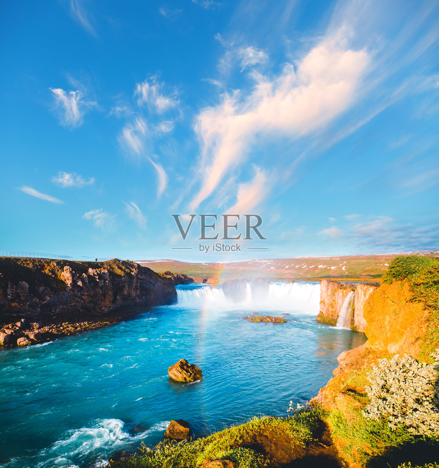 壮观的戈达瀑布场景。地点：冰岛巴达达尔峡谷，欧洲。照片摄影图片