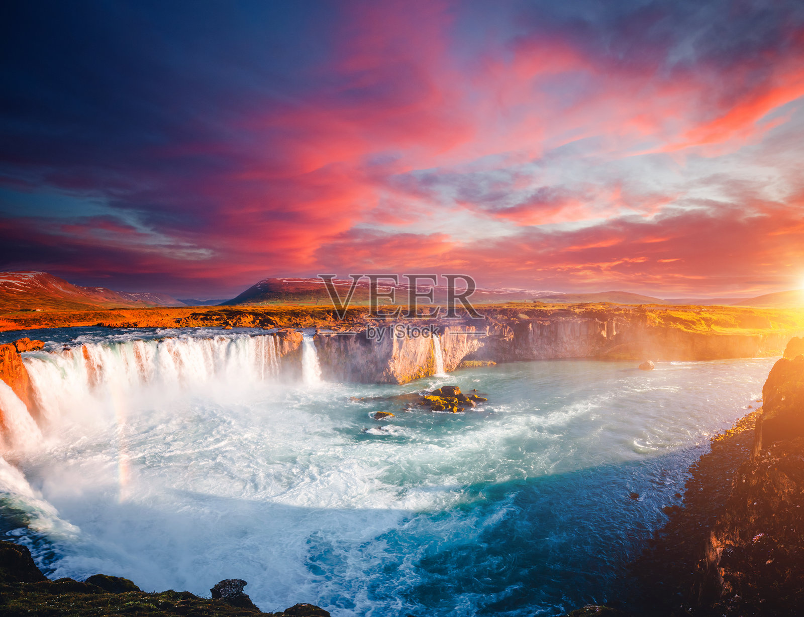 壮观的戈达瀑布场景。地点：冰岛巴达达尔峡谷，欧洲。照片摄影图片