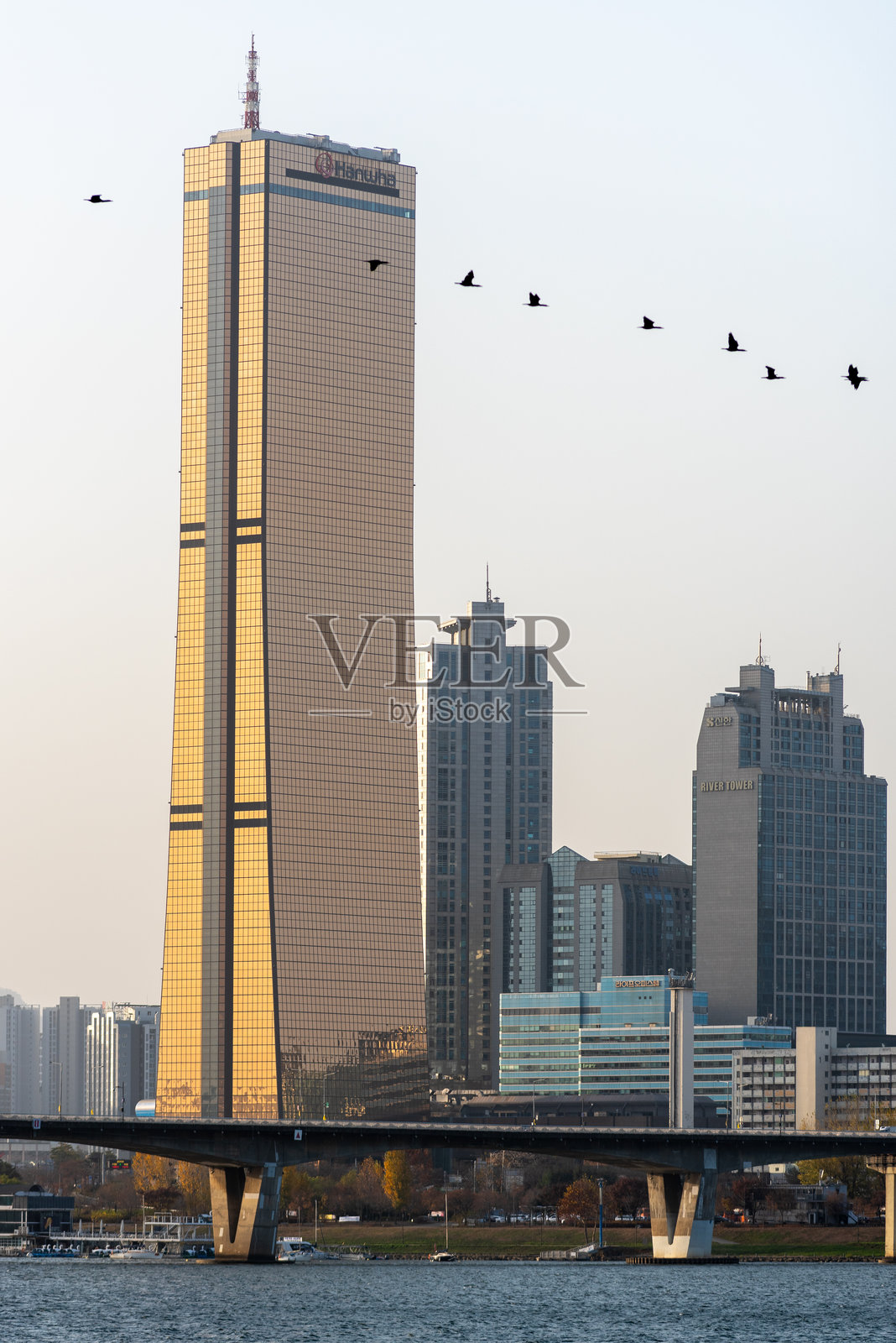 汉江和首尔城市景观的全景，首尔是韩国的首都照片摄影图片