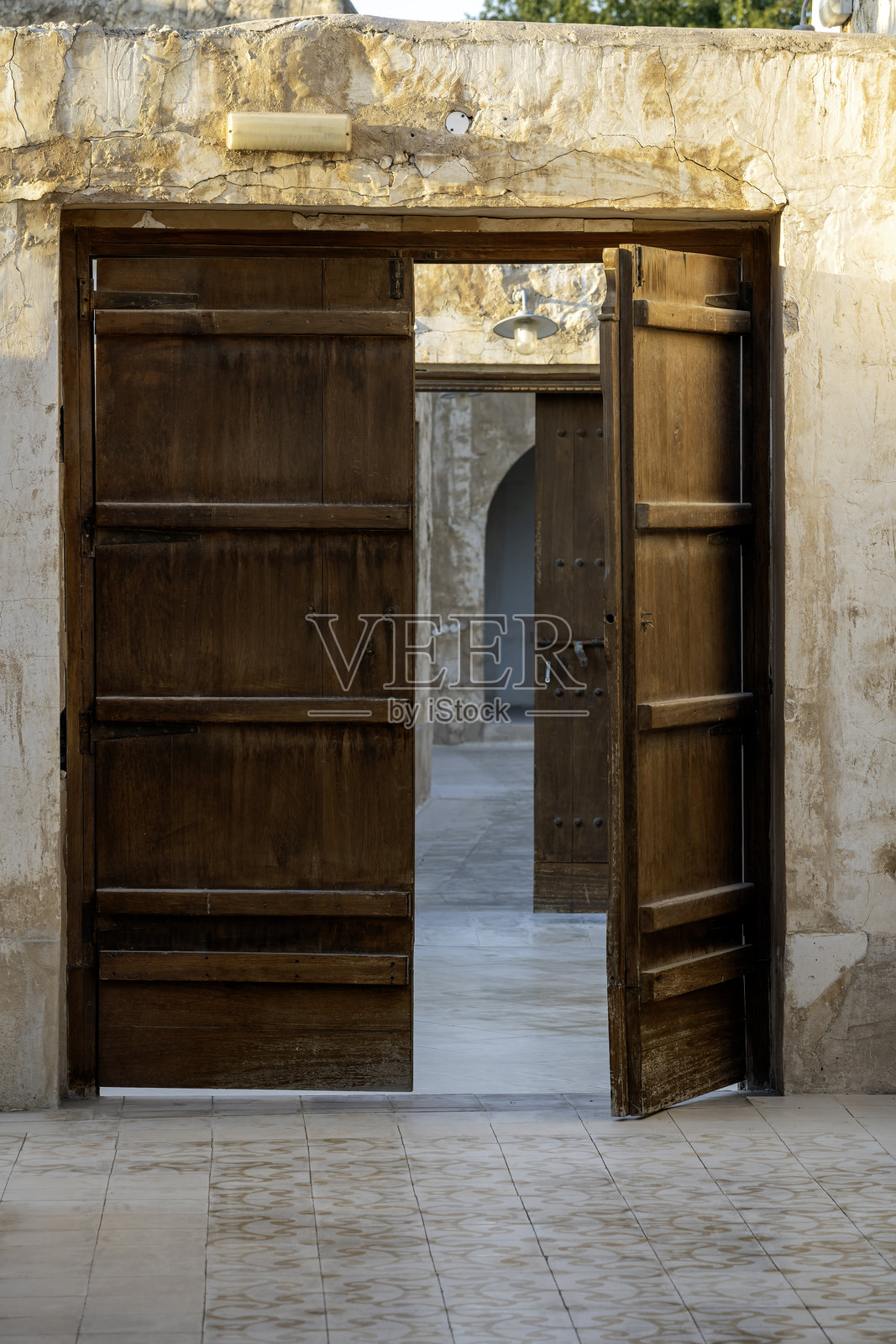 瓦克拉市场的老建筑建筑风格。卡塔尔瓦克拉传统市场照片摄影图片