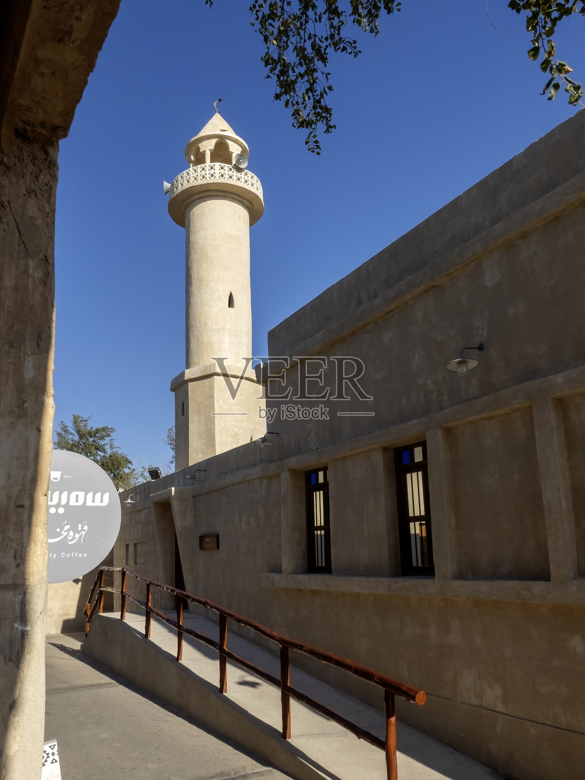 瓦克拉市场的老建筑建筑风格。卡塔尔瓦克拉传统市场照片摄影图片