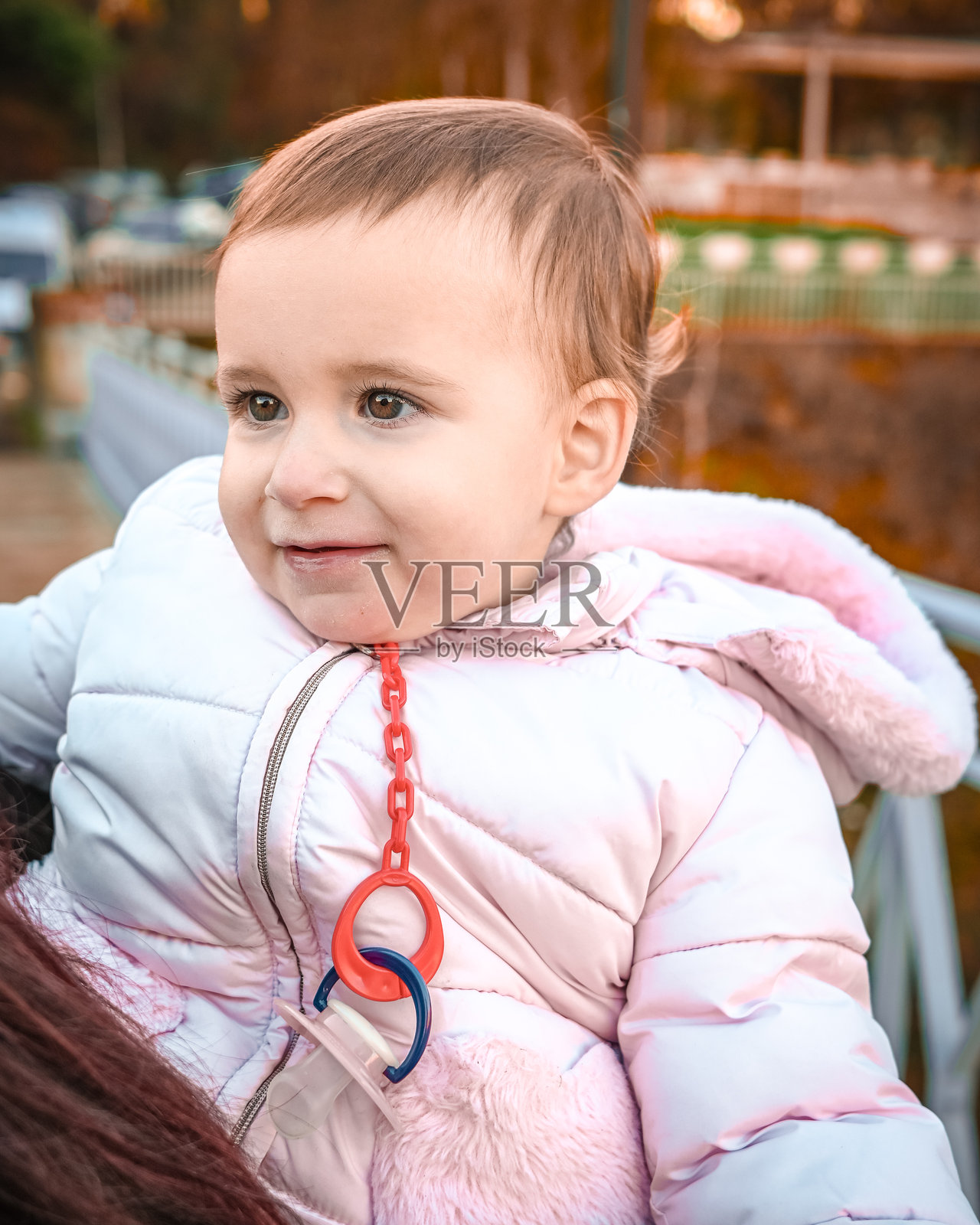 可爱小女孩的肖像照片摄影图片