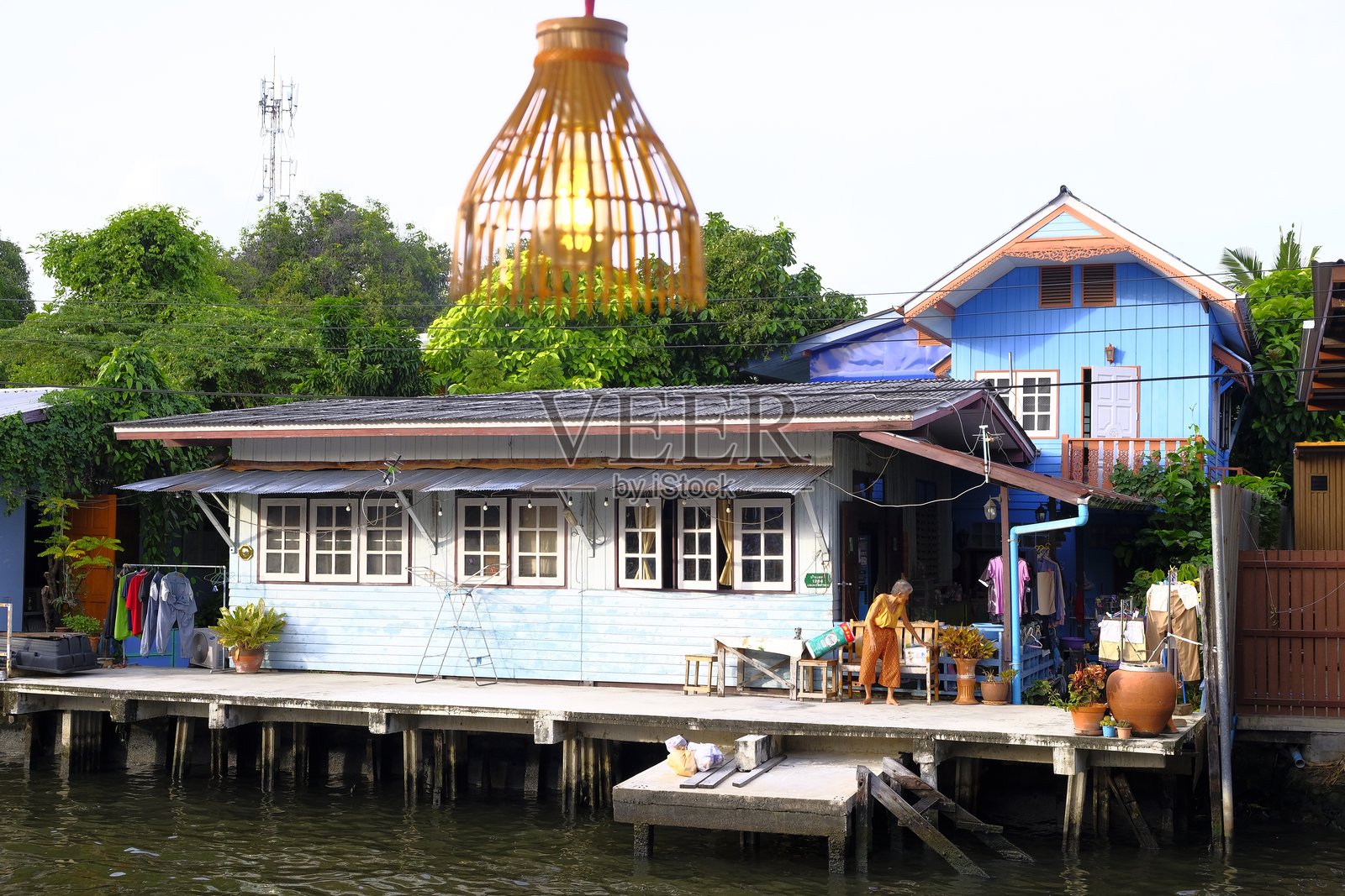 邦朗运河 - 传统社区生活，锡屋，长尾船和河边商店照片摄影图片
