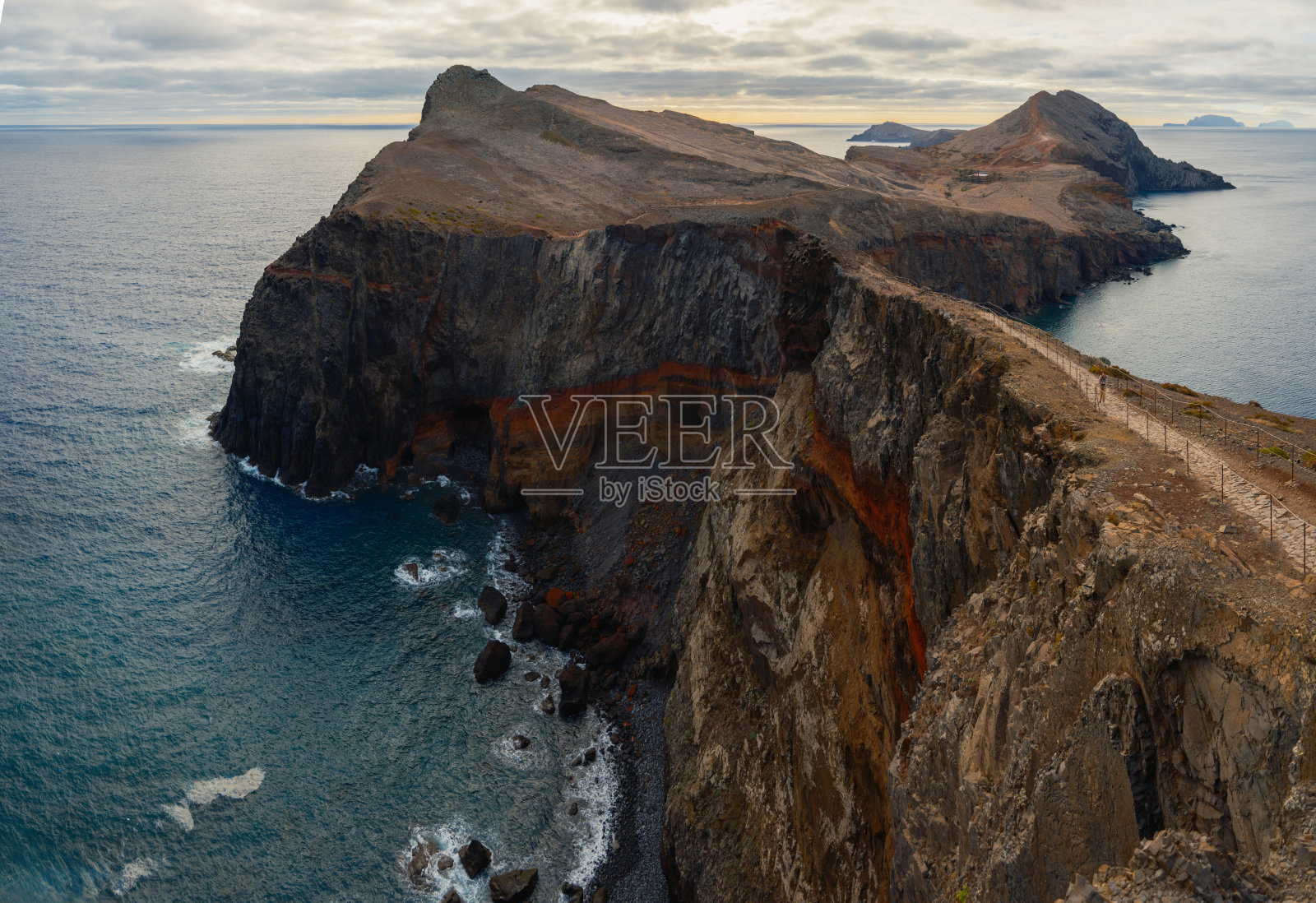 马德拉海岸和大西洋在圣洛伦索角的壮丽景色照片摄影图片
