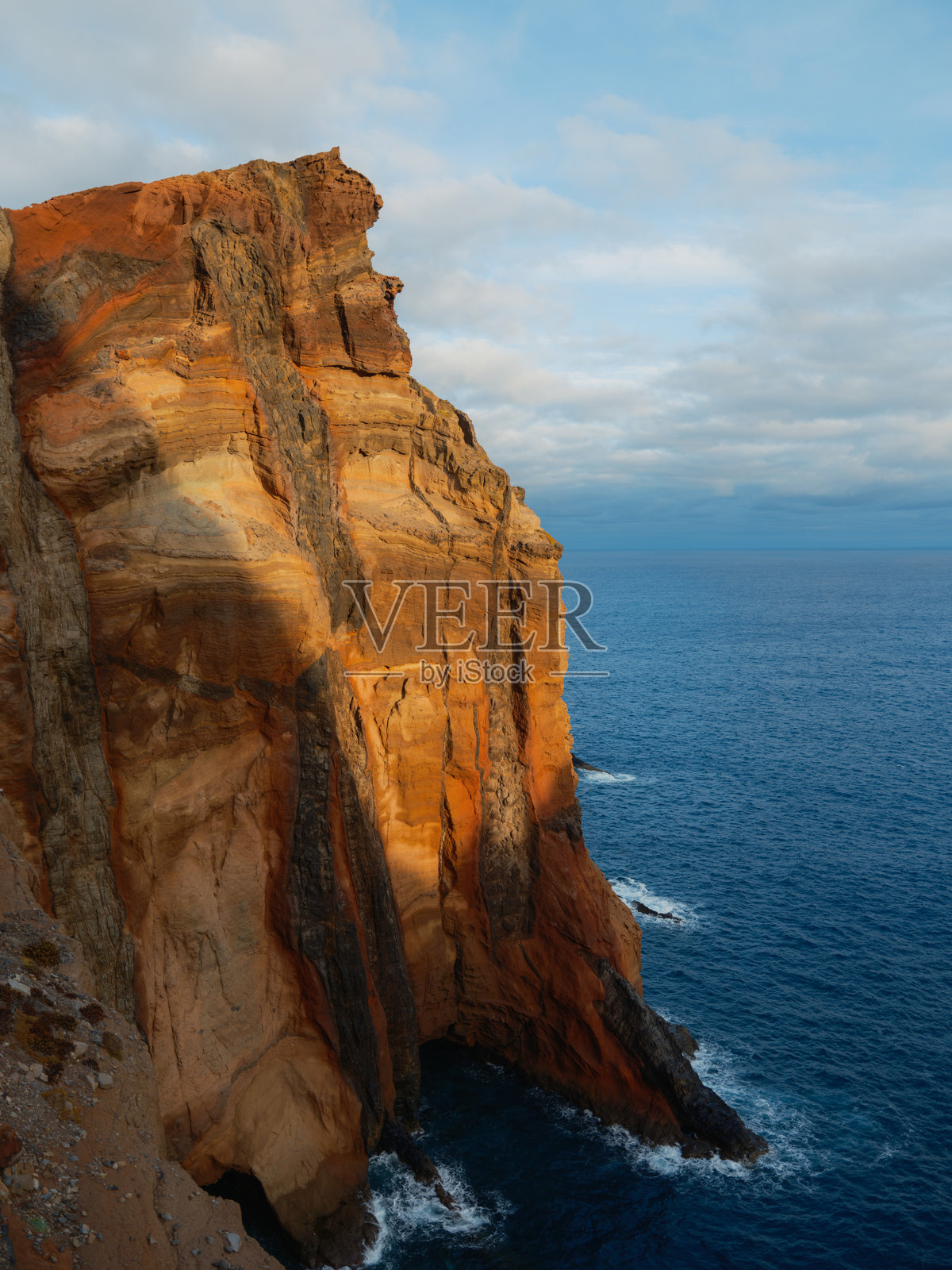 马德拉海岸和大西洋在圣洛伦索角的壮丽景色照片摄影图片