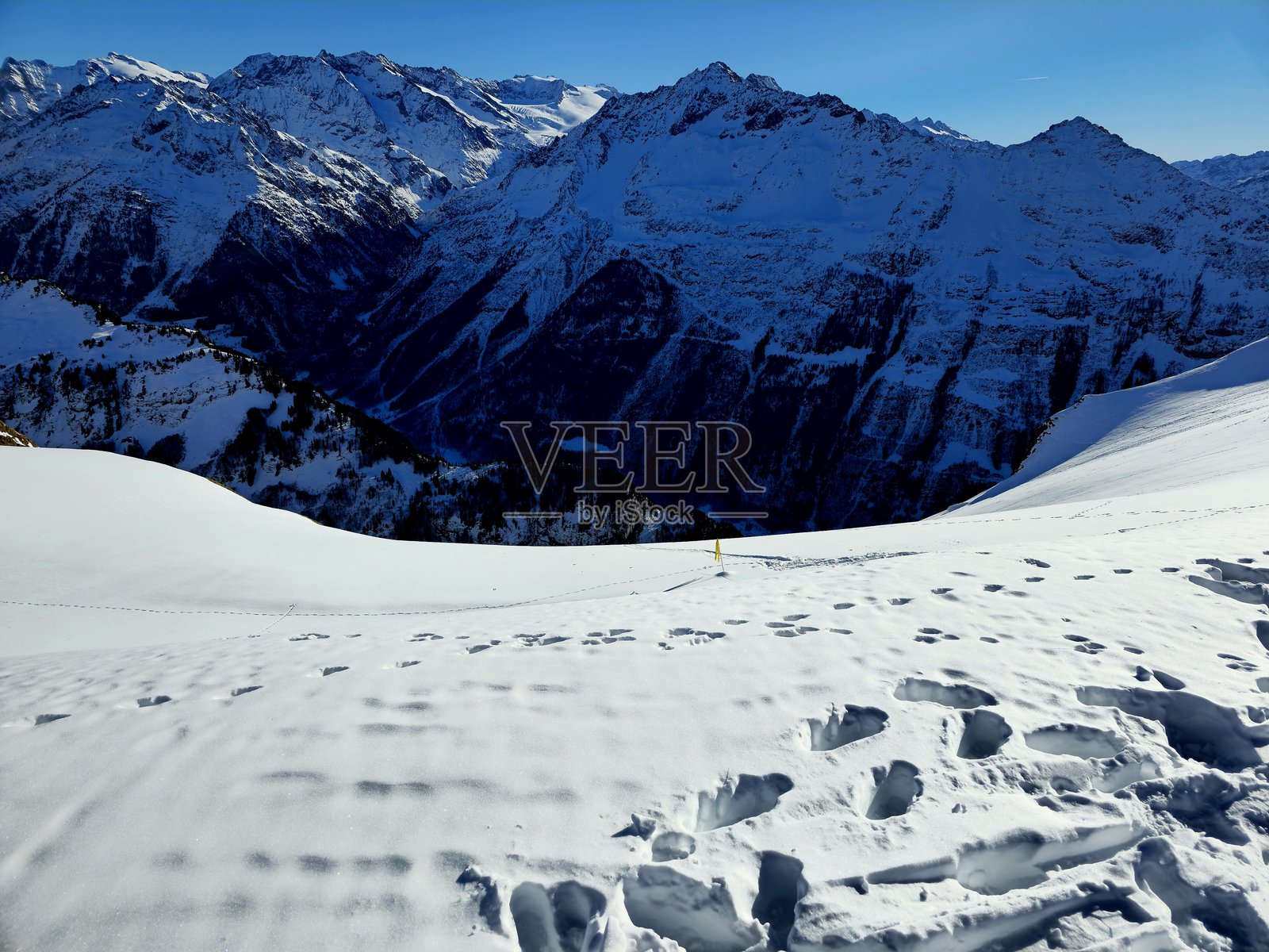 瑞士阿尔卑斯山的冬季照片摄影图片