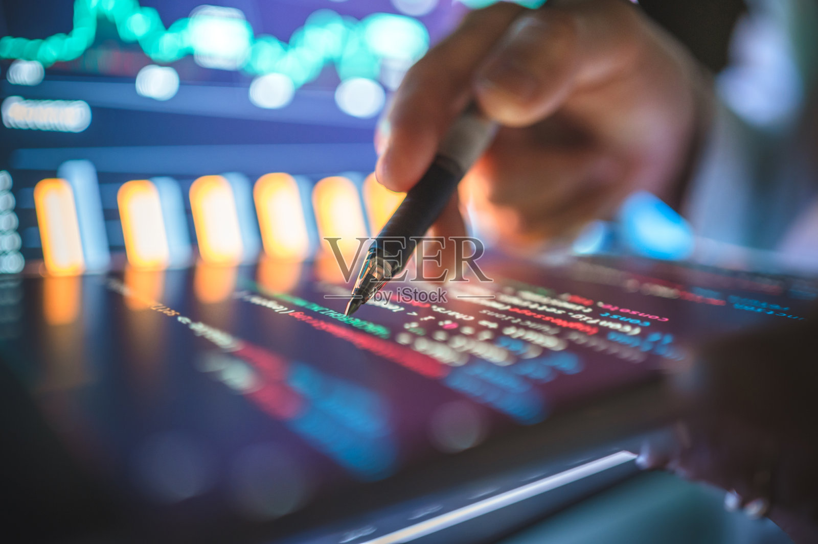 投资于人工智能的高增长率概念，结合机器学习和机器人技术的指数双位数增长预测，适用于投资、金融和股票市场的概念。照片摄影图片