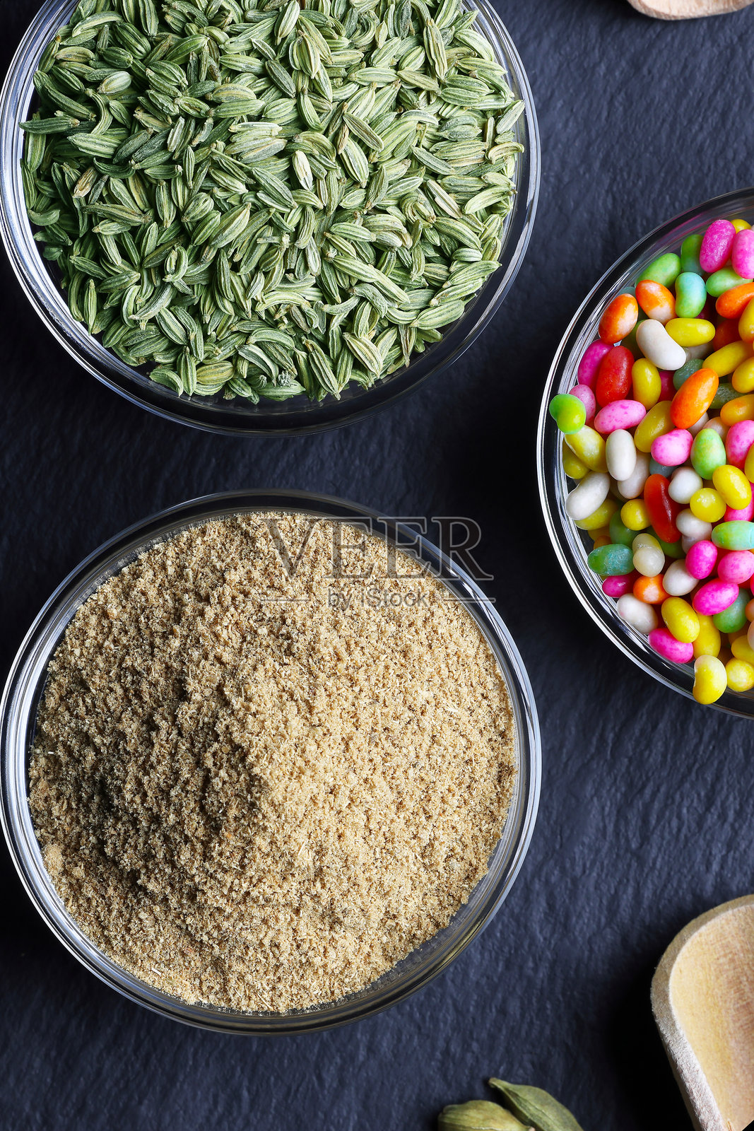 各种形式的茴香种子粉和糖衣照片摄影图片