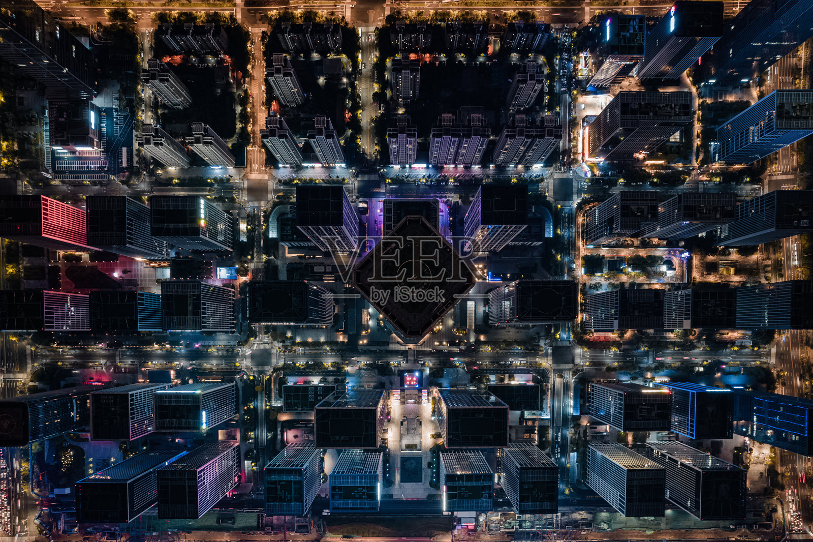 夜晚城市景观和摩天大楼的俯视图照片摄影图片