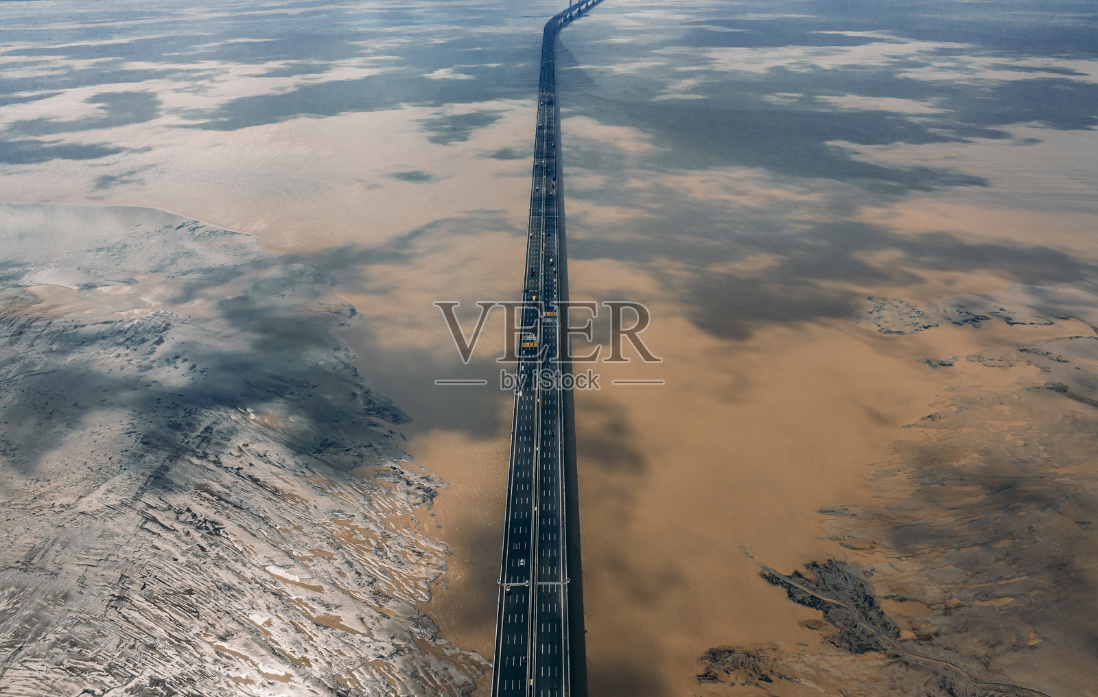 钱塘江上的桥梁鸟瞰图 / 中国浙江照片摄影图片