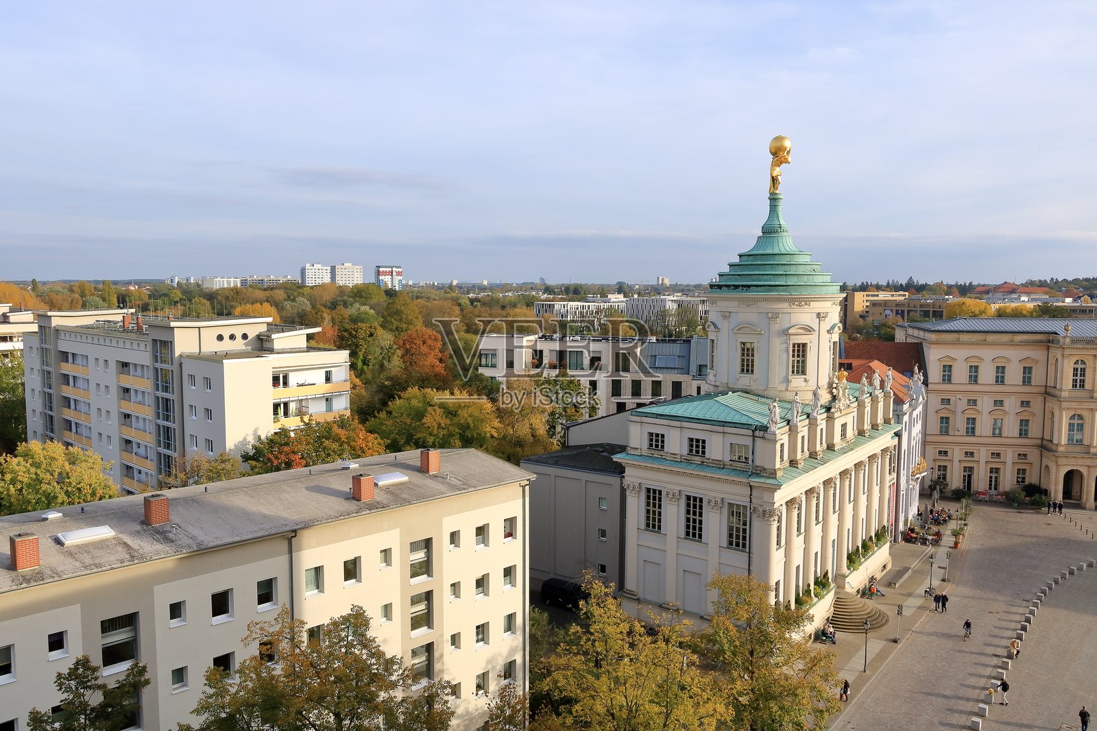 从圣尼古拉教堂(Nikolaikirche)俯瞰波茨坦的景色照片摄影图片
