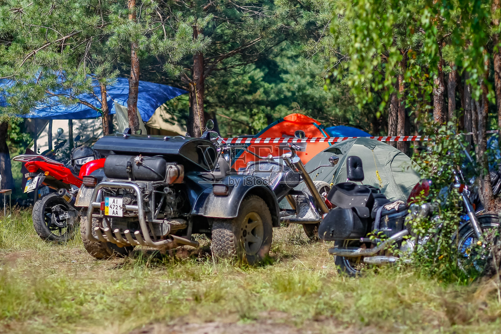 摩托车展上的多辆摩托车。摩托车元素特写。城市骑士节。照片摄影图片