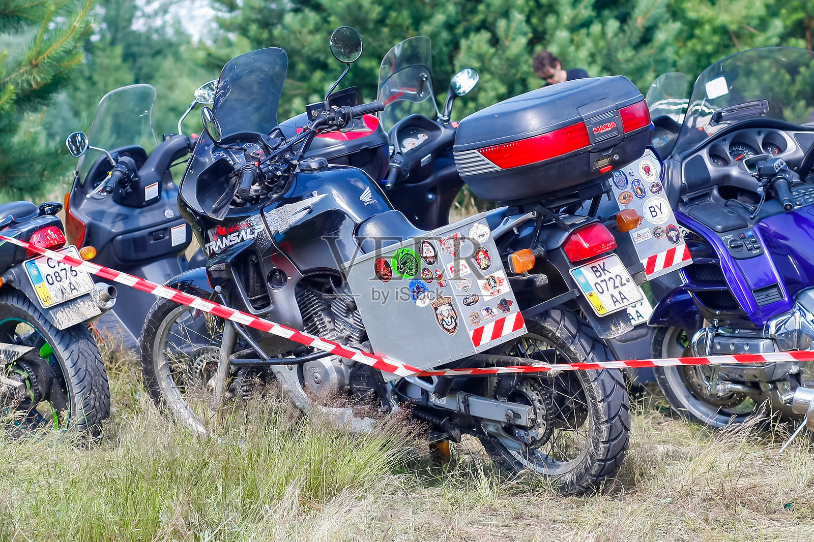 摩托车展上的多辆摩托车。摩托车元素特写。城市骑士节。照片摄影图片