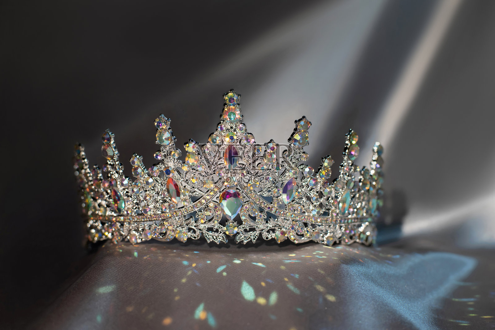 女王和公主的皇家闪耀皇冠。珠宝照片摄影图片