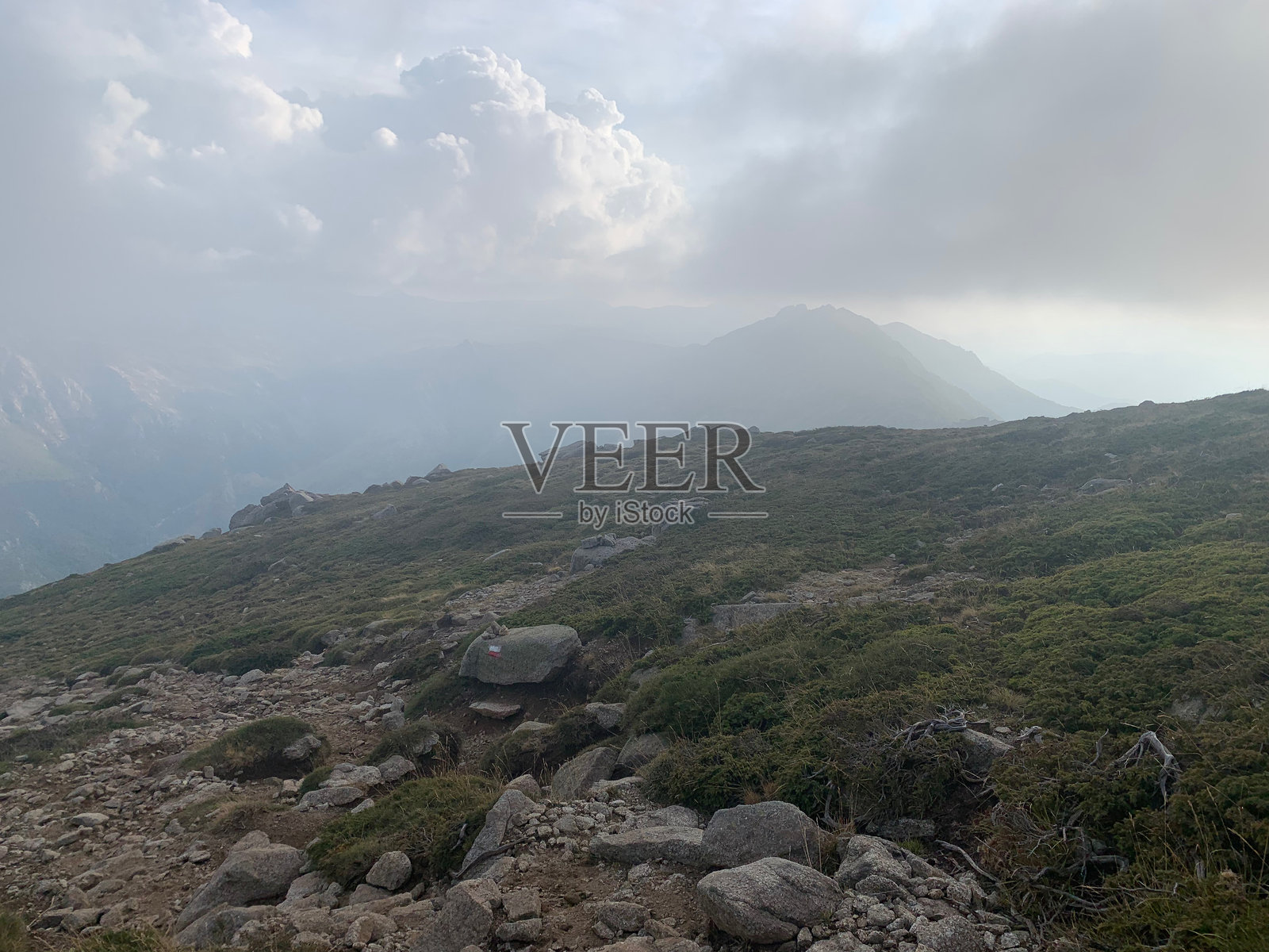 科西嘉岛GR20附近的乌斯乔卢山脉风景照片摄影图片