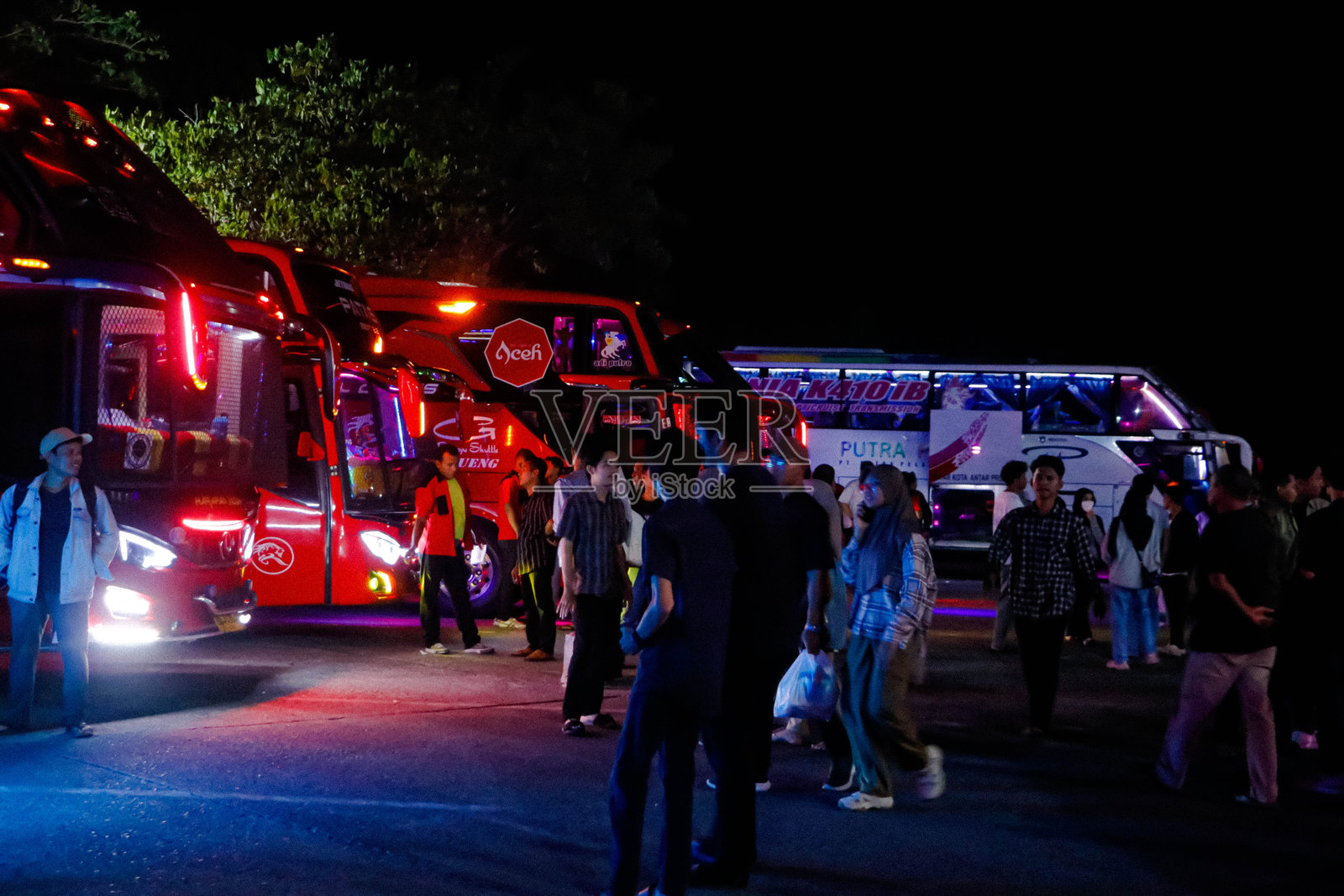 印度尼西亚开斋节前的返乡潮照片摄影图片