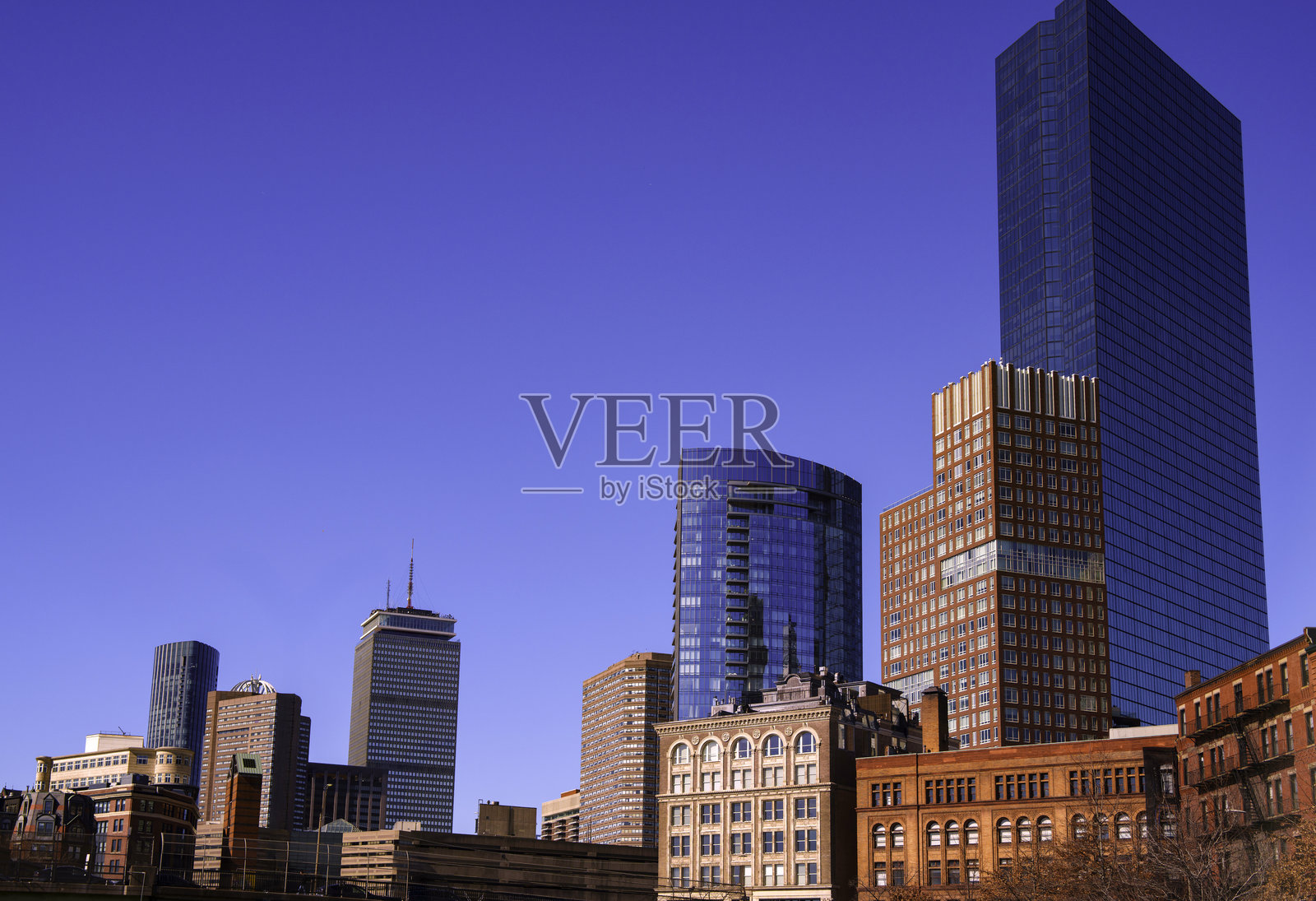 波士顿城市天际线、高楼大厦和工业建筑照片摄影图片