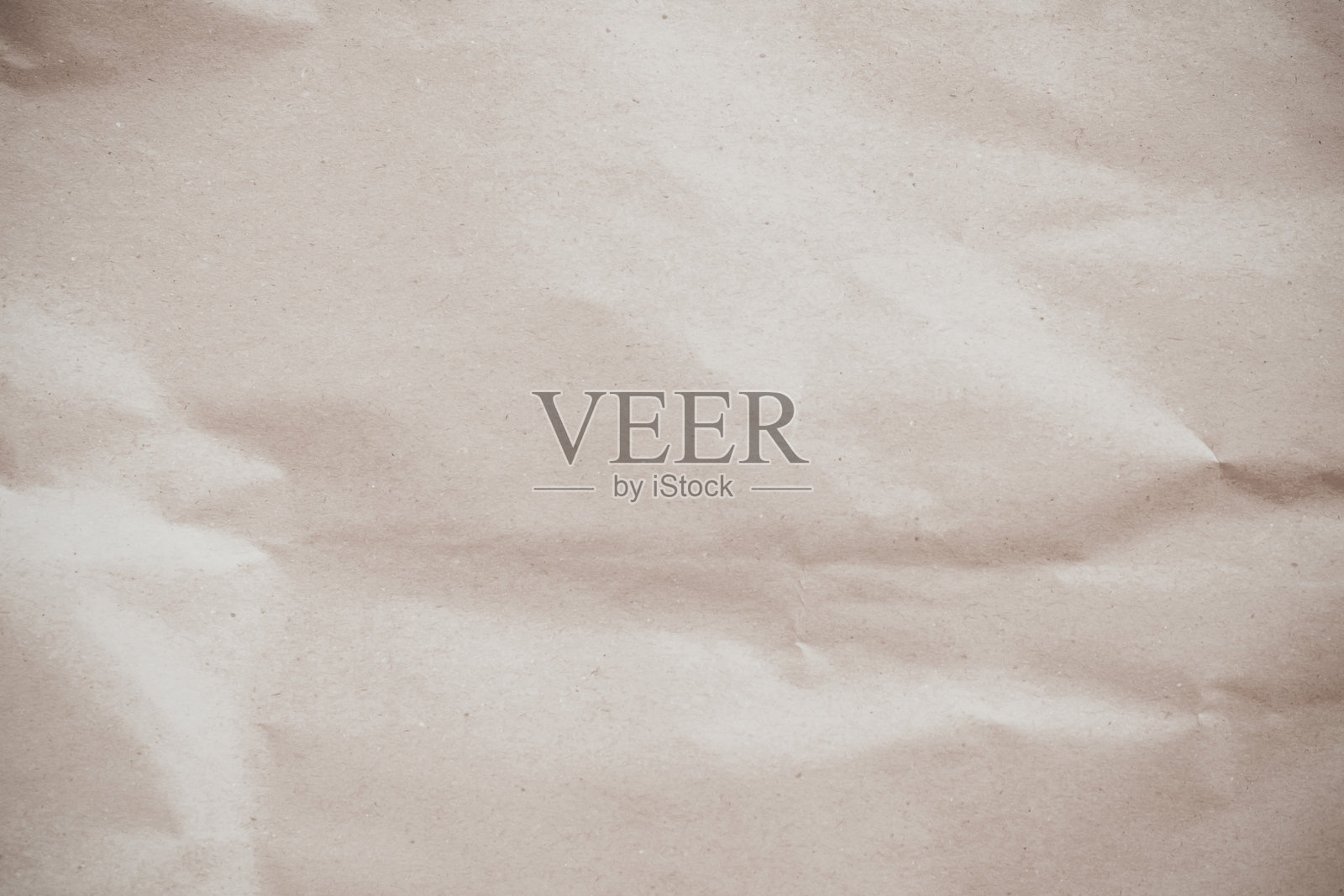 旧纸复古纹理表面作为背景。回收的浅棕色纸皱纹理，奶油色回收牛皮纸纹理，留有空白供文本使用。照片摄影图片