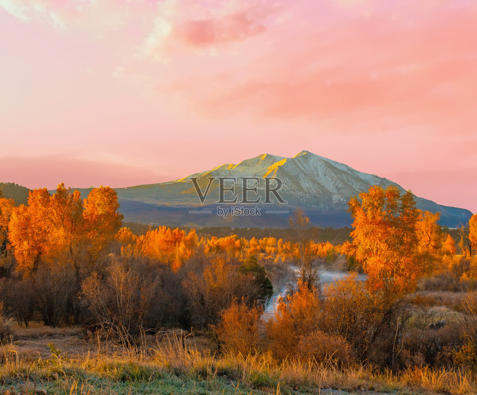 美丽的索普里斯山，秋季树叶色彩 - 在科罗拉多州阿斯彭附近照片摄影图片