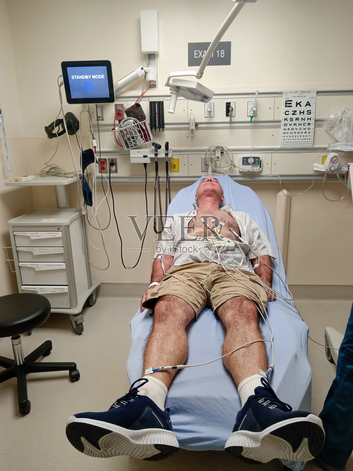 急救医院中的心电图（ECG）患者照片摄影图片