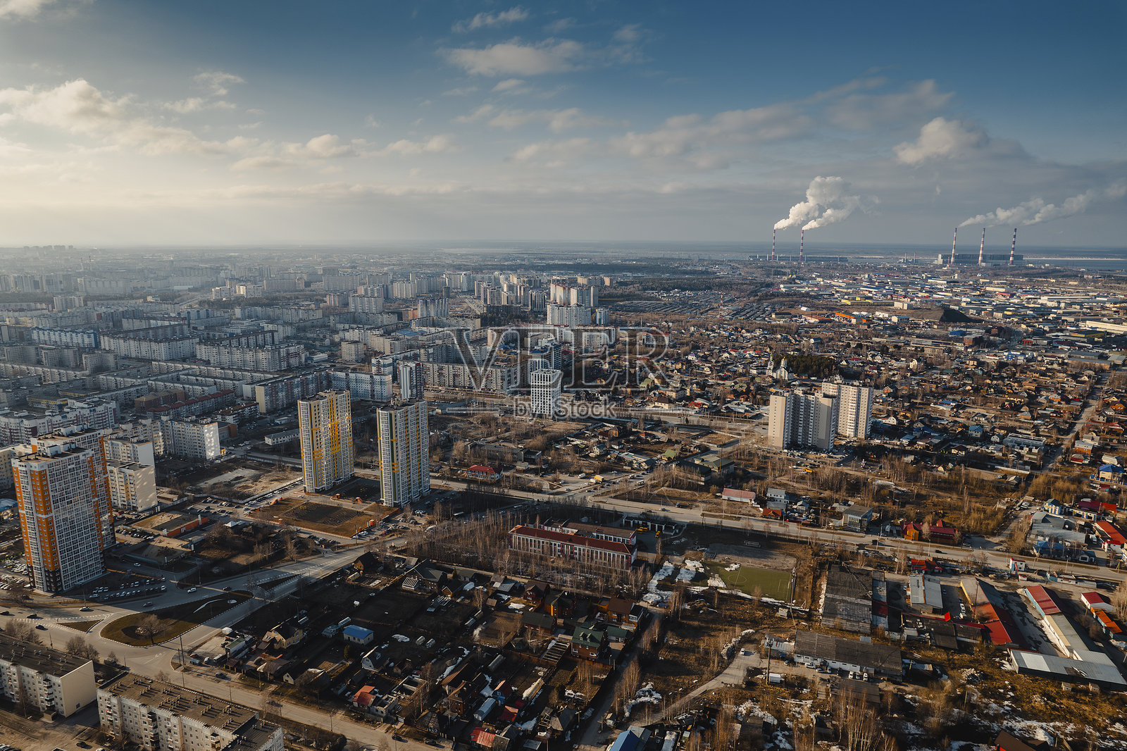 高角度俯瞰城市天际线与天空照片摄影图片