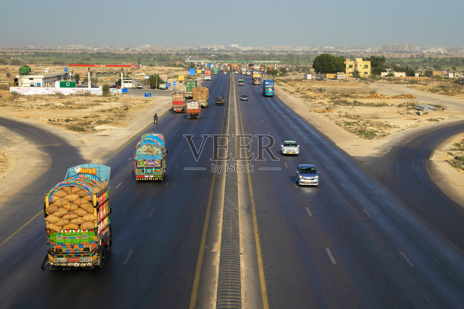 卡拉奇至海得拉巴的M9高速公路鸟瞰图照片摄影图片