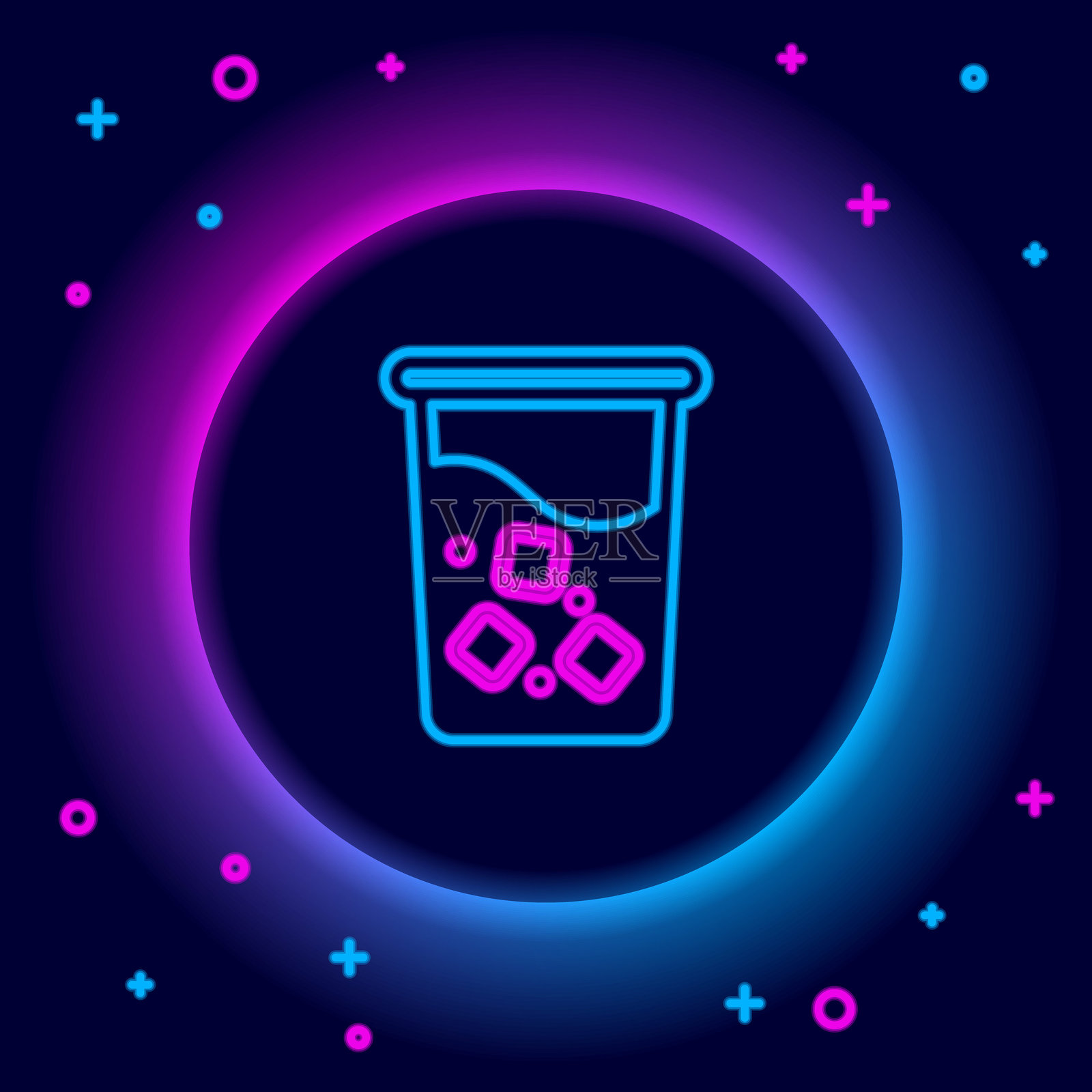 发光的霓虹线条水杯图标，背景为黑色。苏打饮料杯。清爽冷饮的象征。彩色轮廓概念。矢量图。插画图片素材