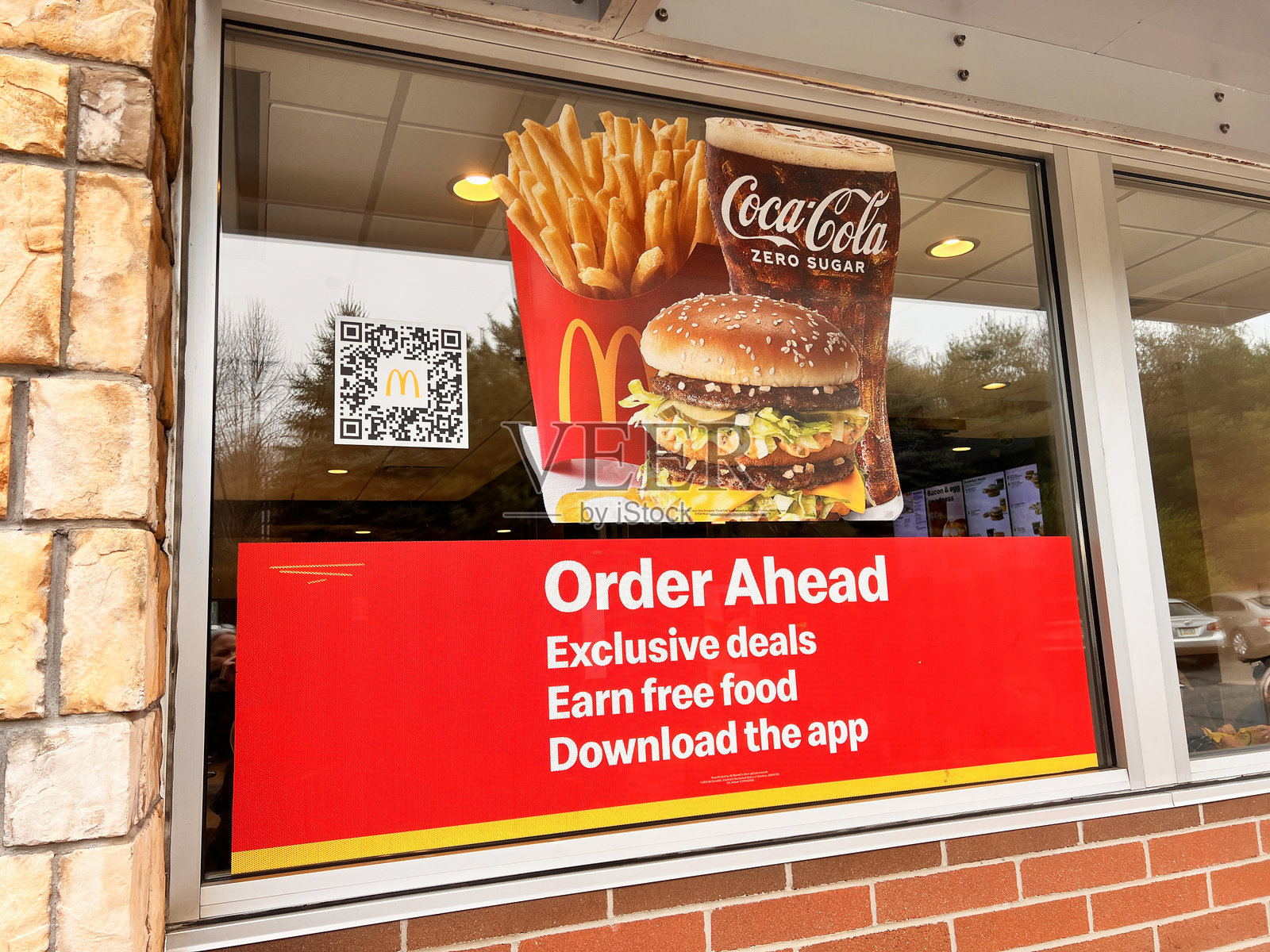 麦当劳广告：提前下单照片摄影图片