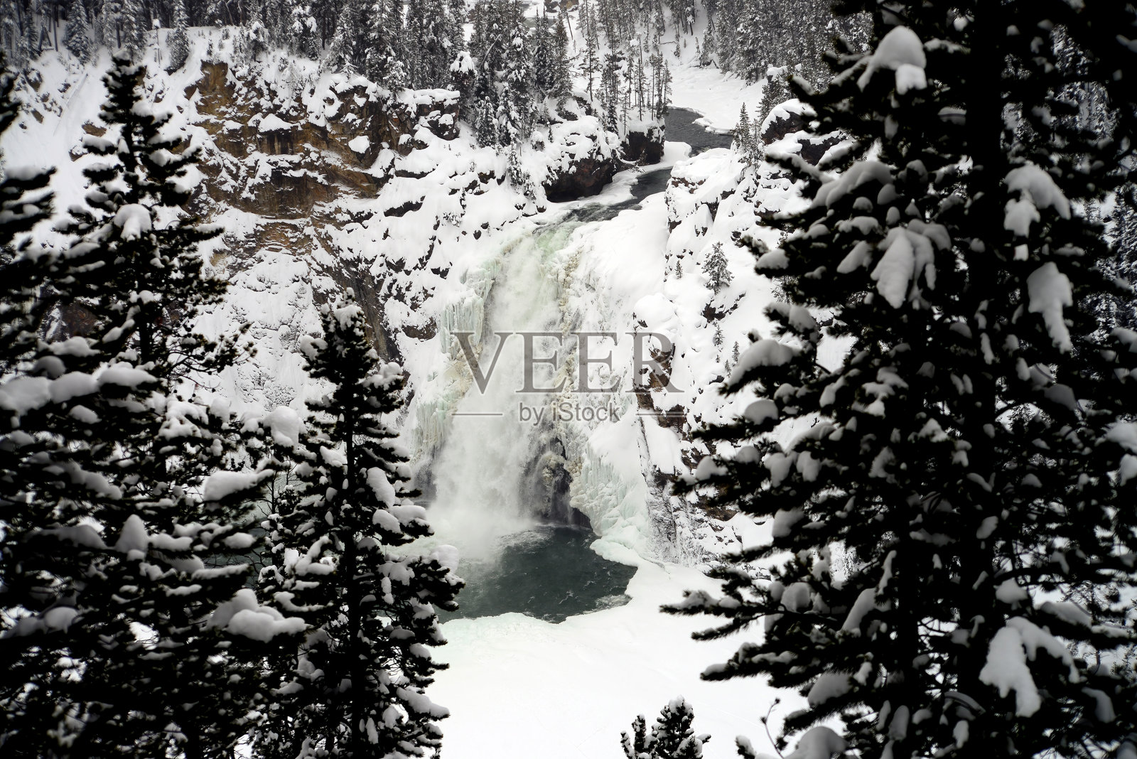 冬季的下黄石瀑布照片摄影图片