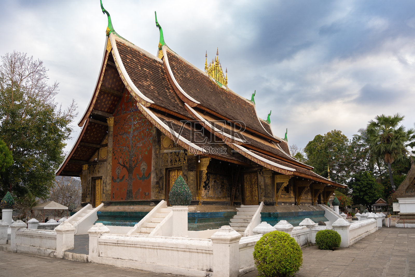 老挝琅勃拉邦的香通寺照片摄影图片