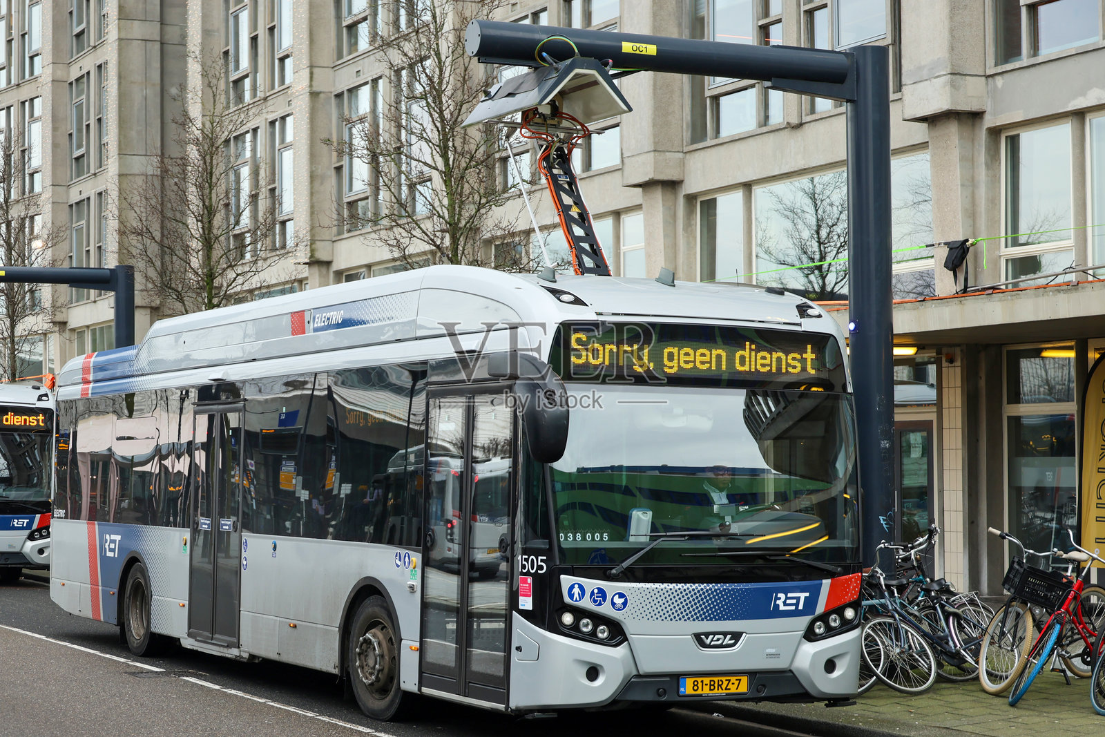 鹿特丹中央车站的RET电动公交车照片摄影图片