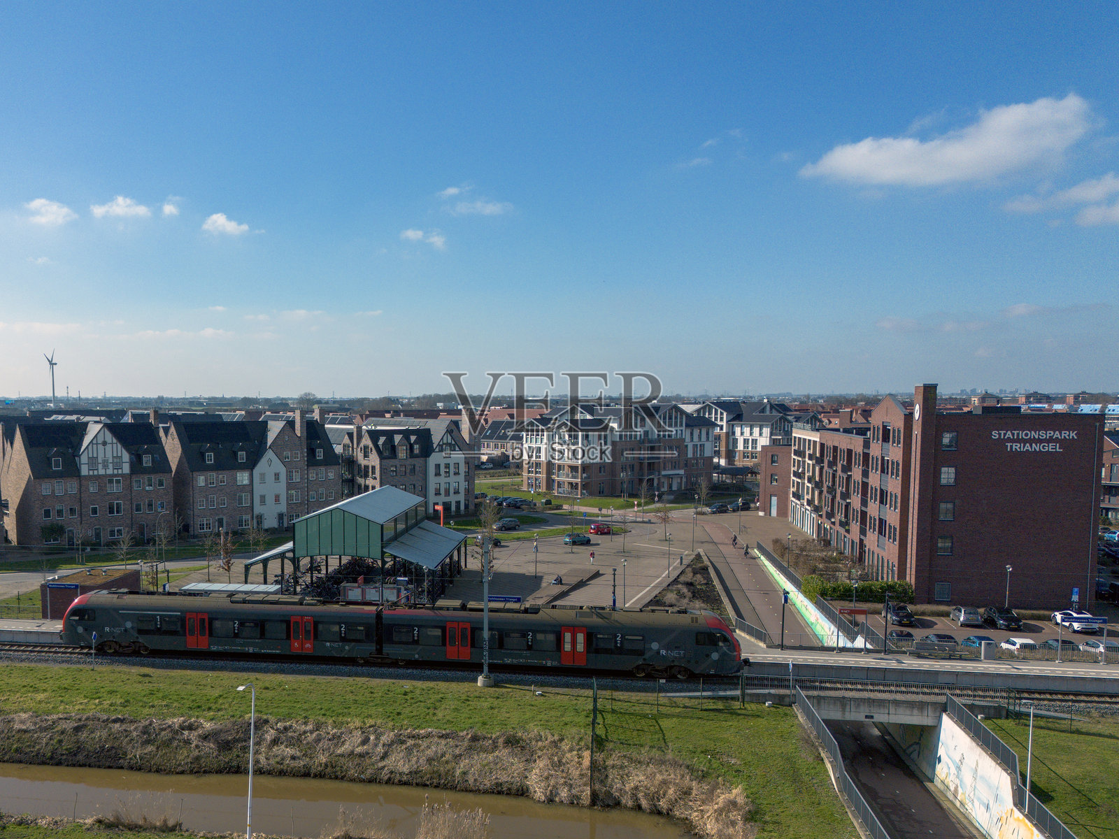 瓦丁克芬郊区村庄的照片摄影图片
