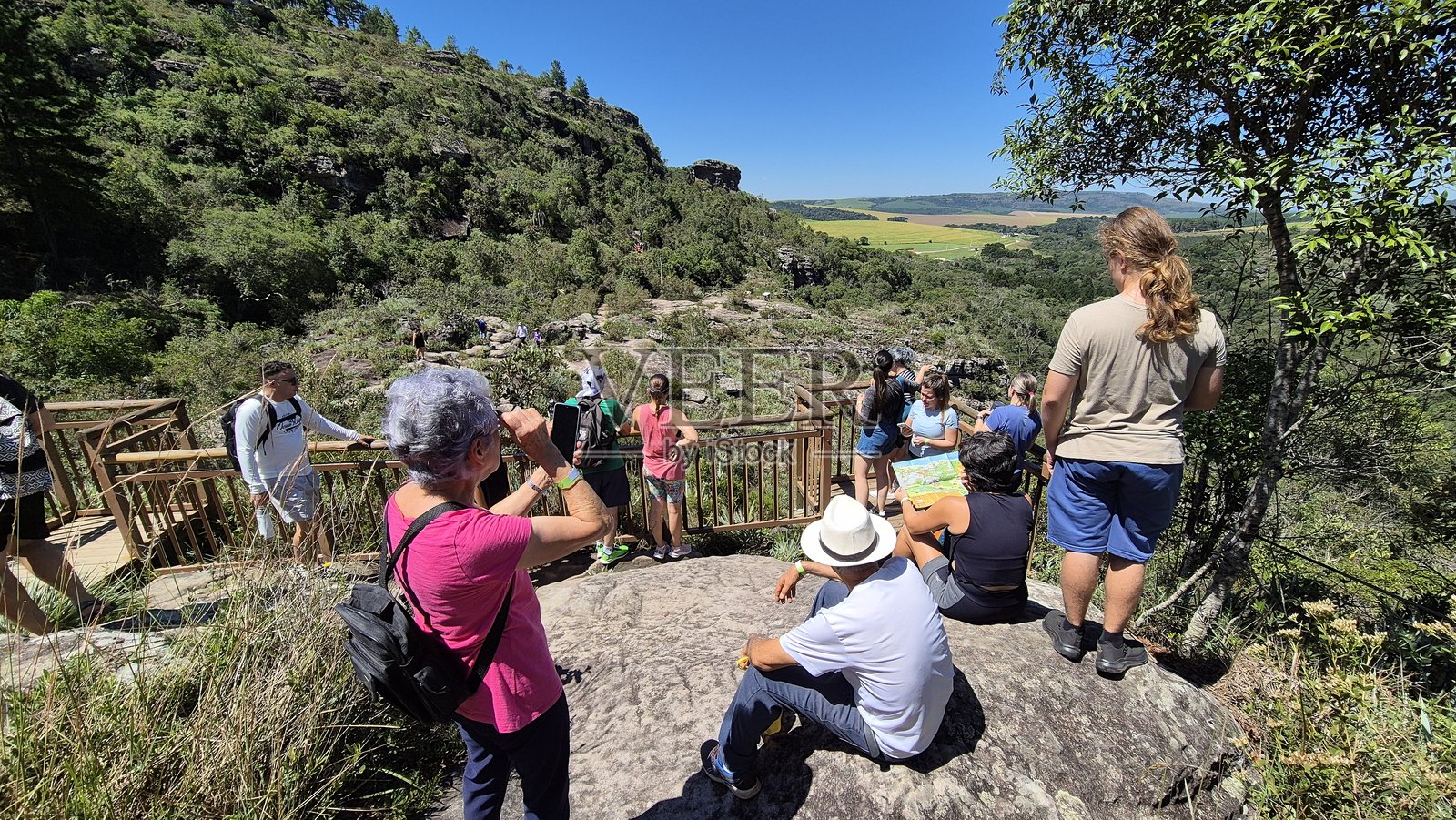 游客在帕德雷瀑布地区照片摄影图片