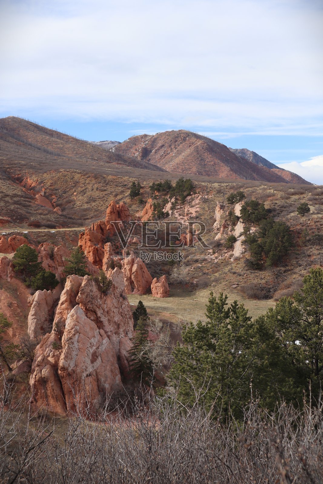 山间的岩石 formations 线条照片摄影图片