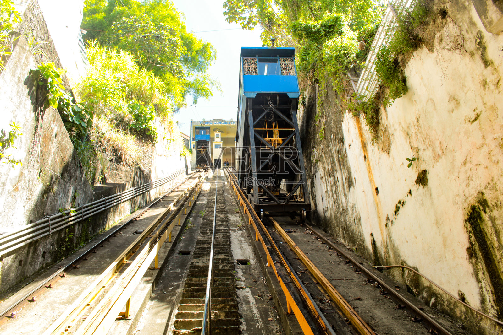 倾斜的照片摄影图片